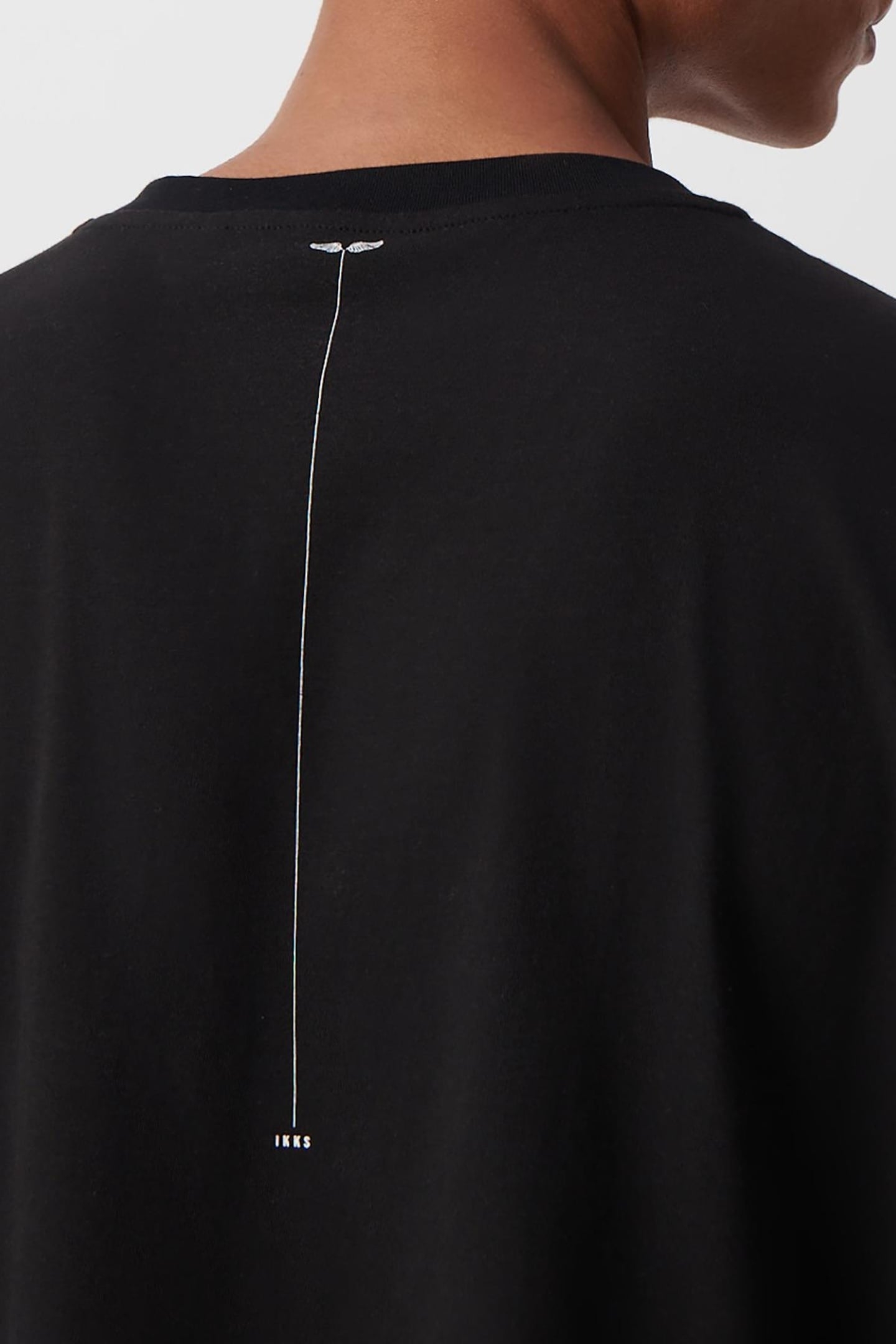 BLACK T-SHIRT WITH STATUE IMAGE AND EMBROIDERY 3