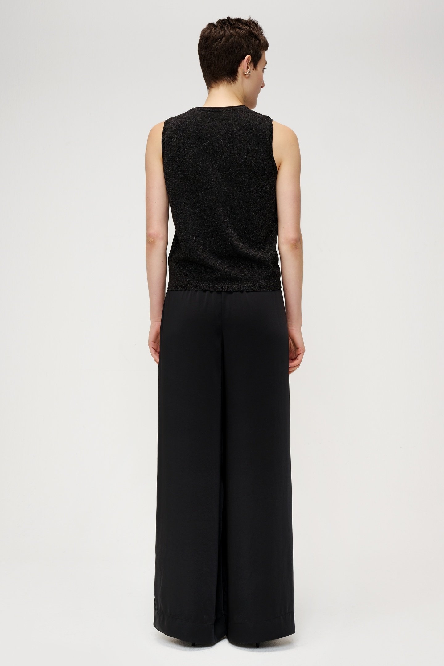 VISCOSE MIX SLEEVLESS TOP BLACK 2