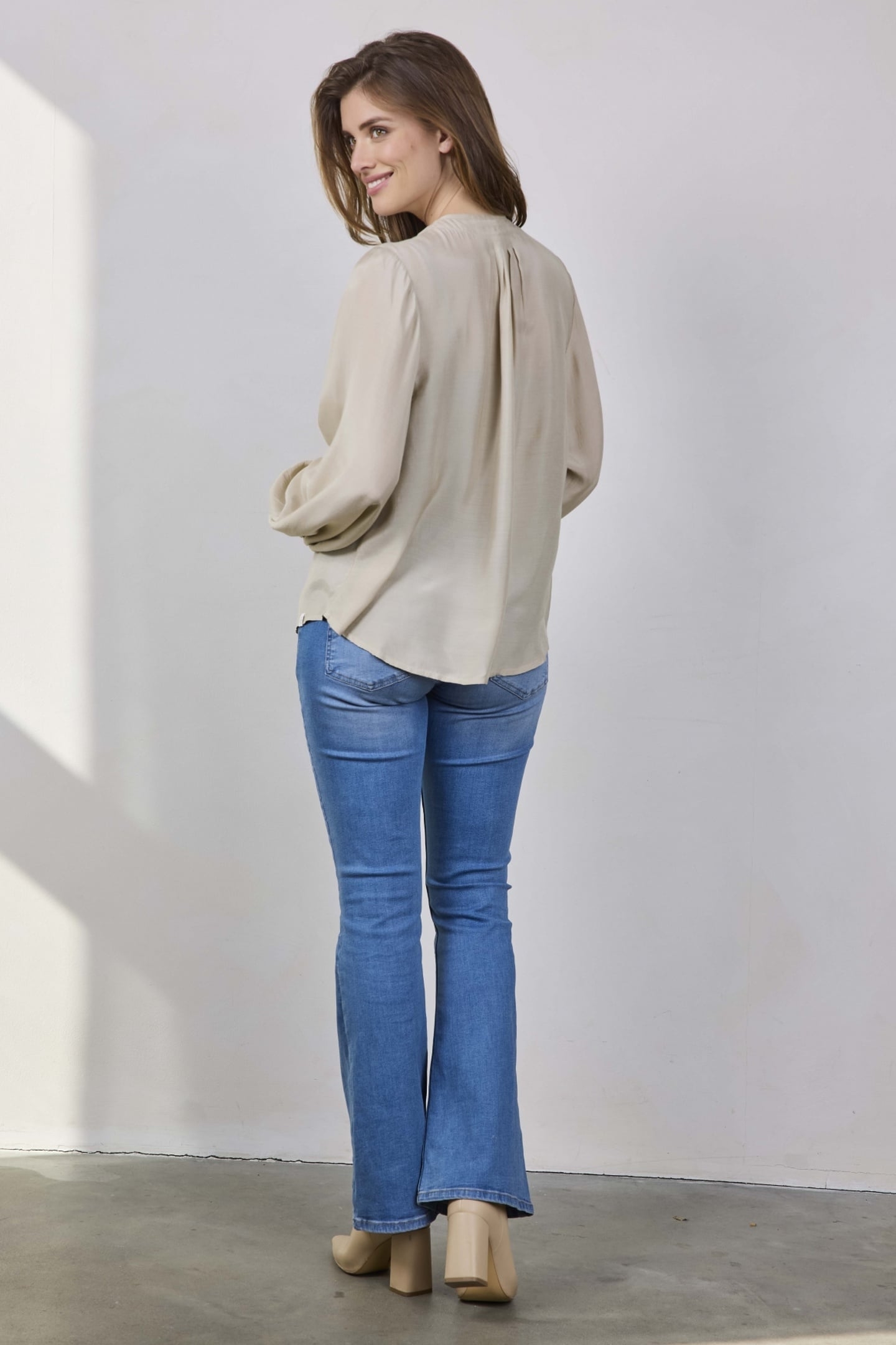 BLOUSE SKY FEATHER GREY 3