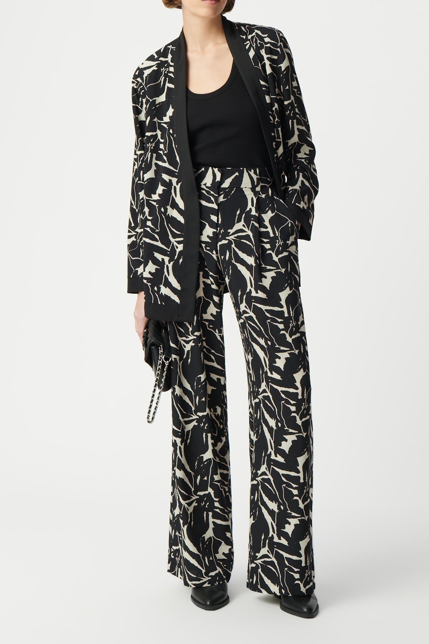BLACK FLOWING PANTS WITH ZEBRA FLOWER PRINT 1