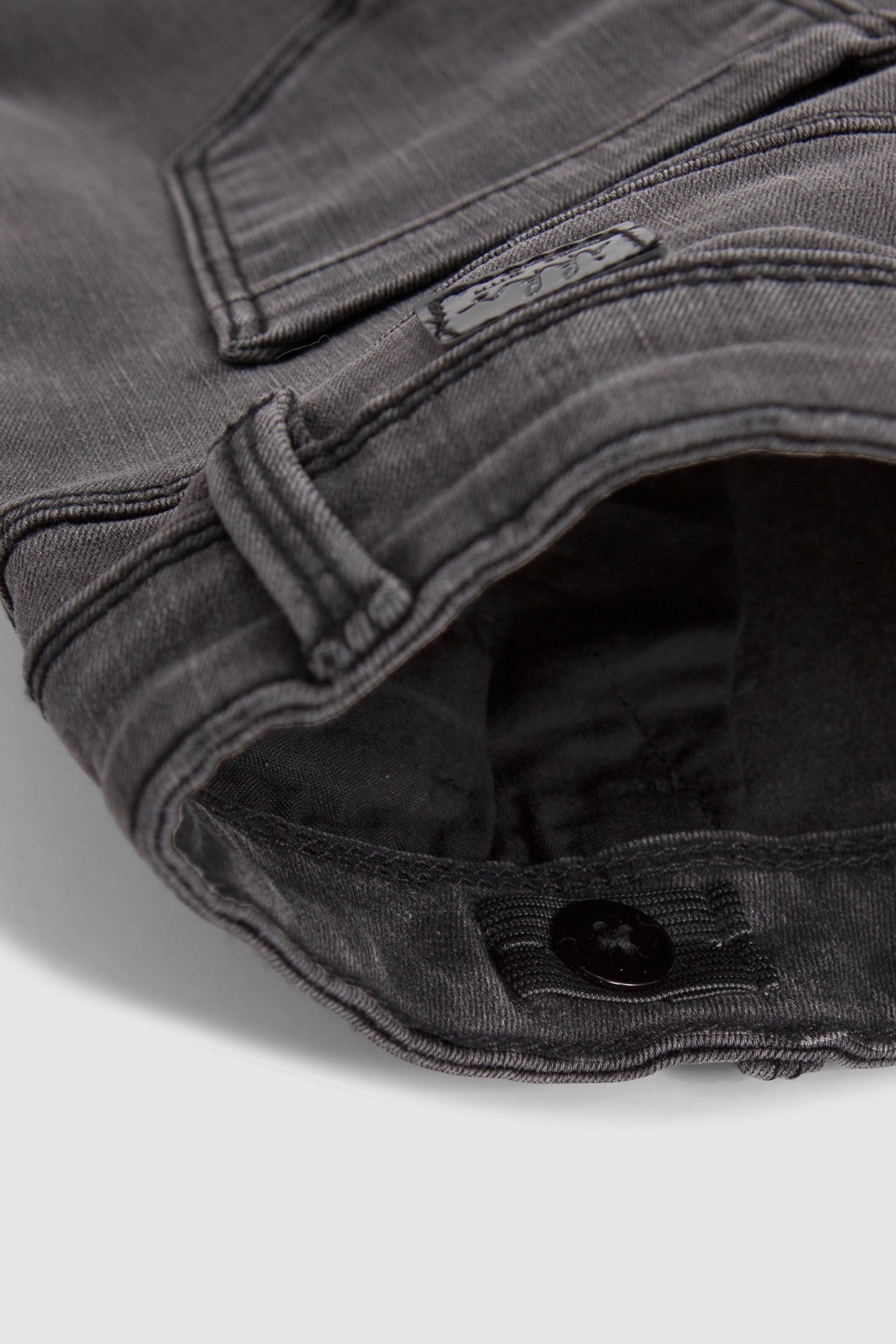 MOM WASHED BLACK JEANS WITH GIRL STUDS 7