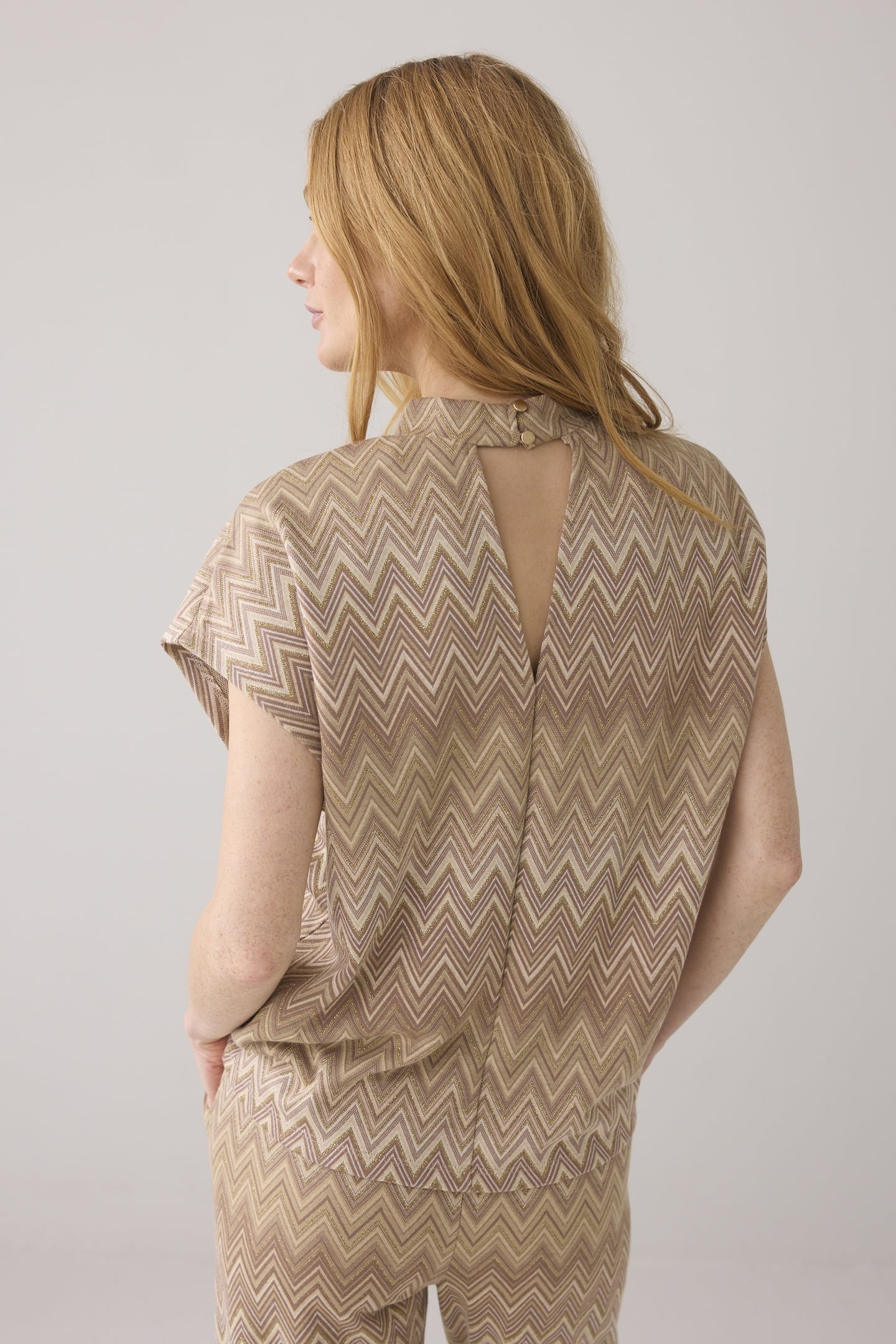 CAP SLEEVE TOP ZIG ZAG JACQUARD SOFT CAMEL 3