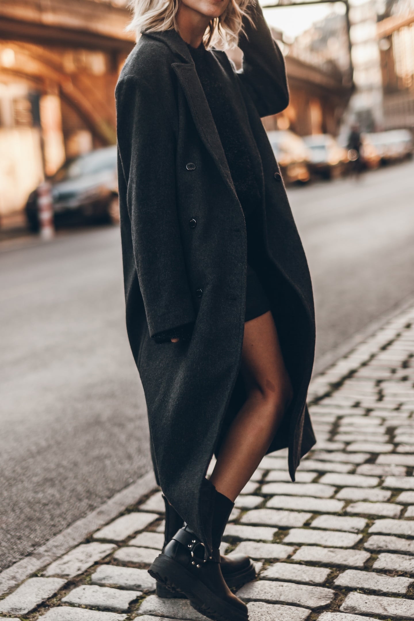 THE BLACK WOOL COAT 2