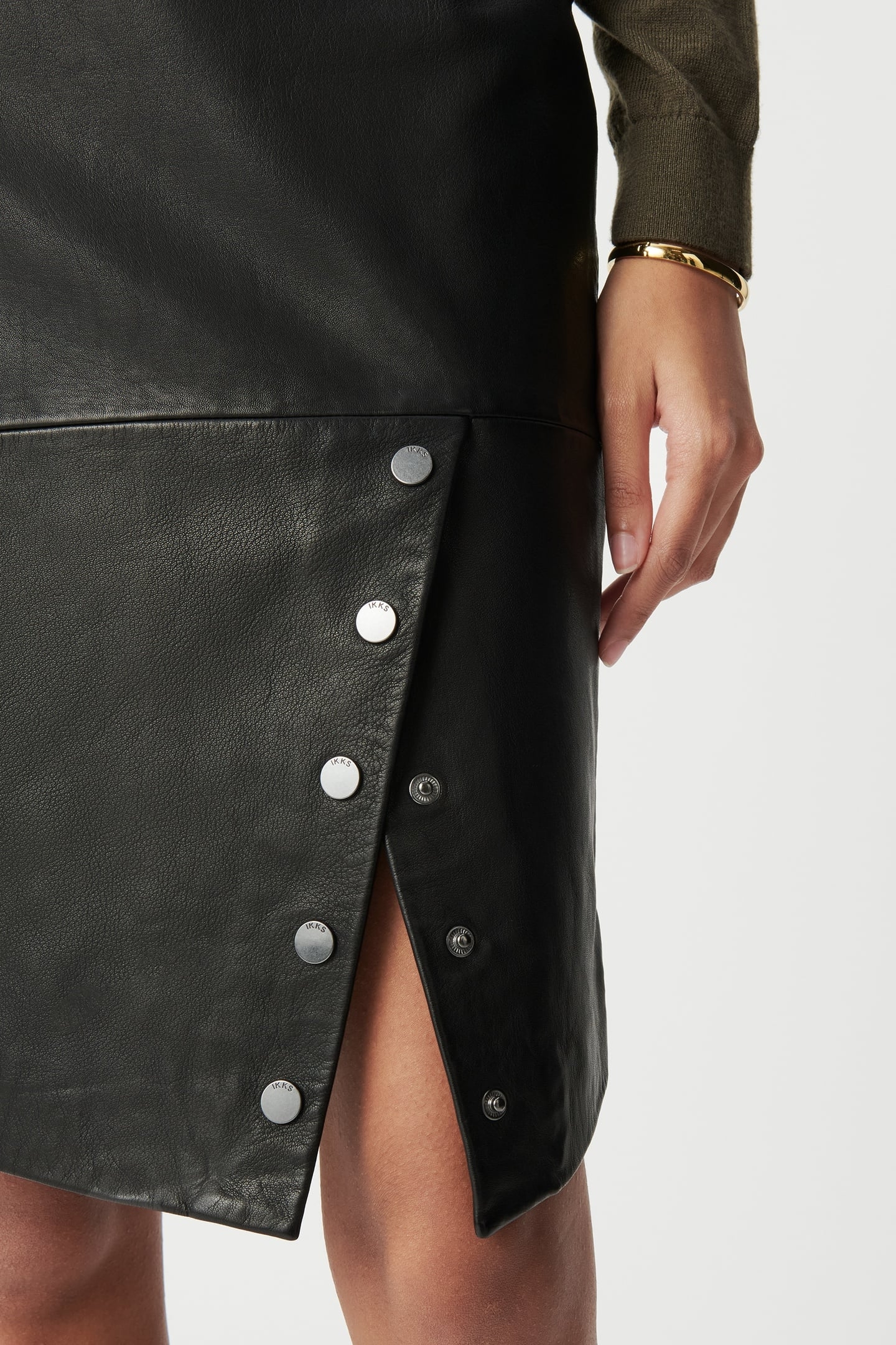 BLACK LEATHER PENCIL SKIRT WITH PRESS STUDS 5