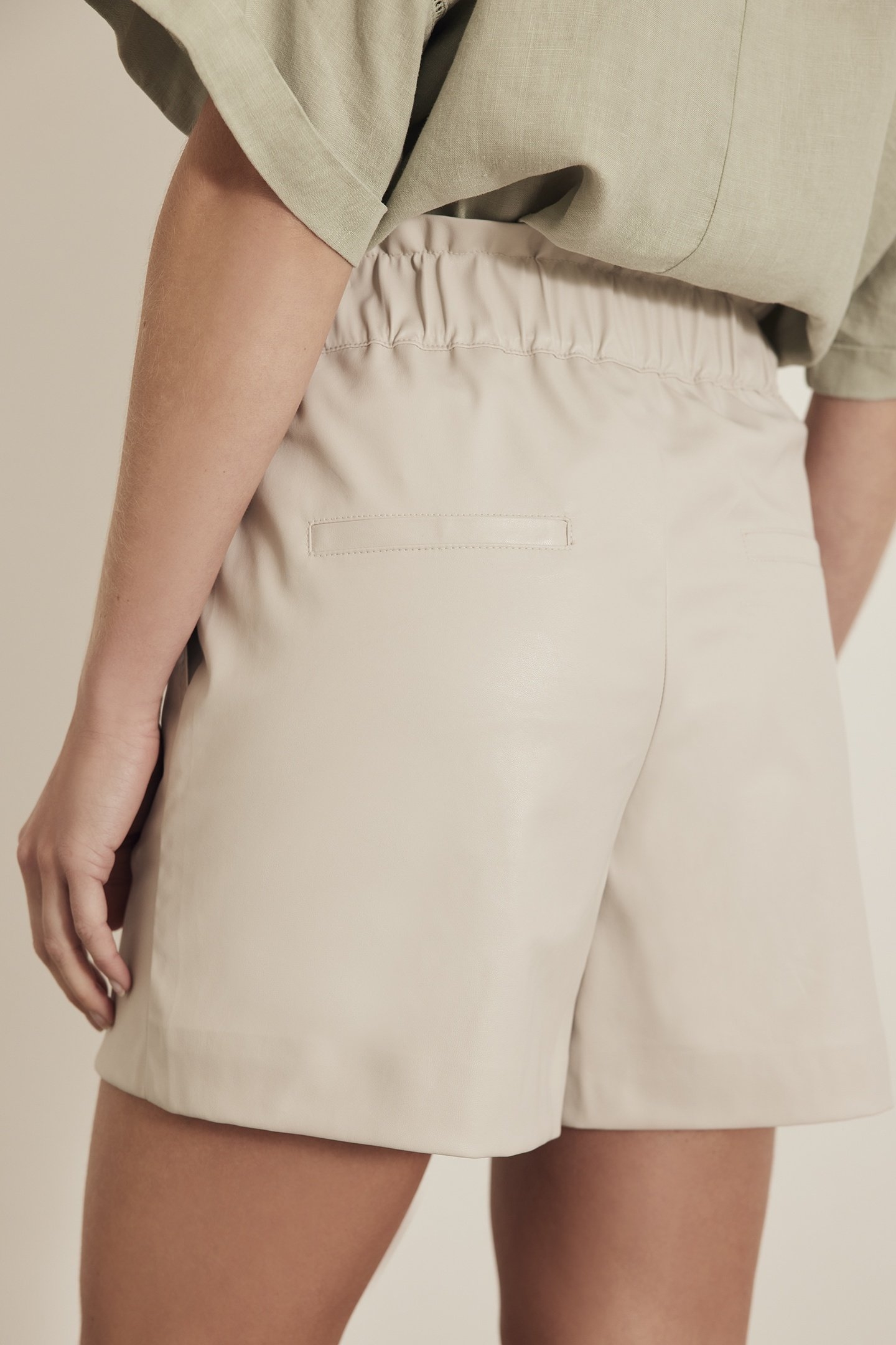 ALOIS SHORTS GREIGE 4