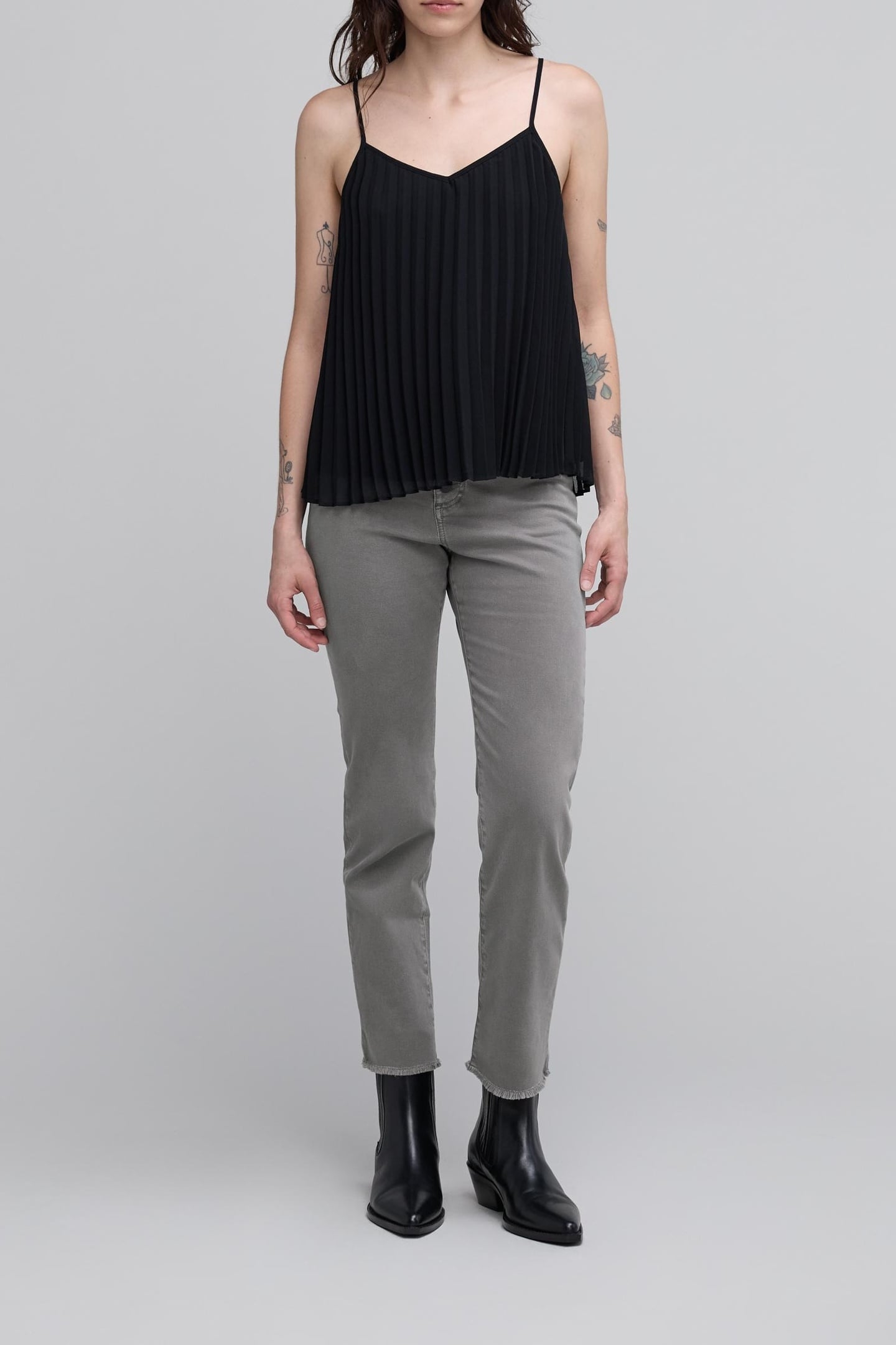 WATERLESS GREY STRAIGHT JEANS BUTTONED WITH FRAGÉ BOTTOMS 1