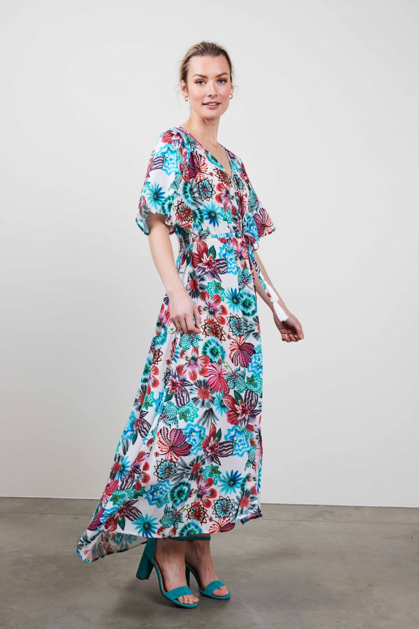 DRESS JAZZY IN OFFWHITE WITH FLORAL MEDLEY 2