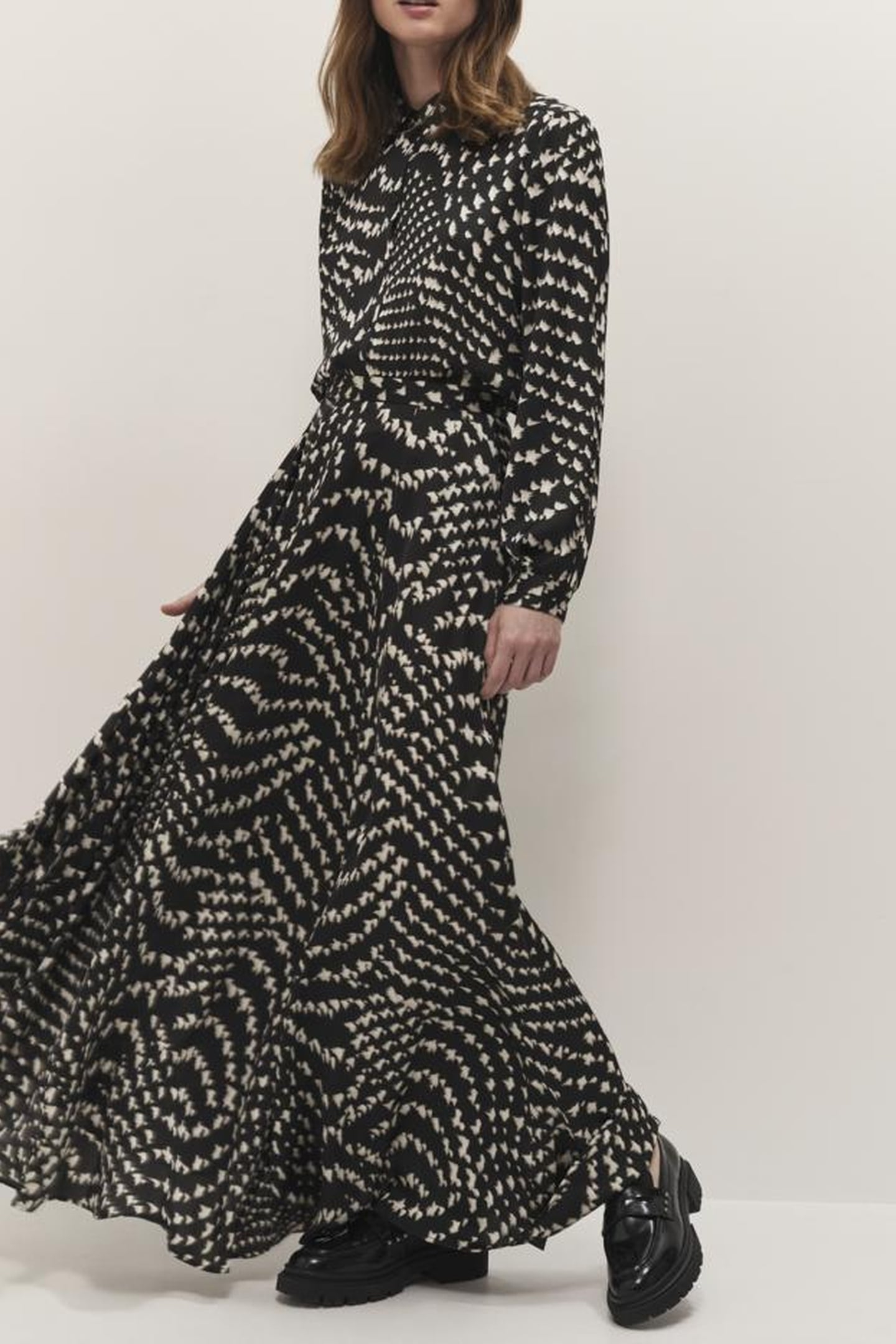 JAFNA - LONG BLACK SKIRT WITH OPTICAL PRINT 3