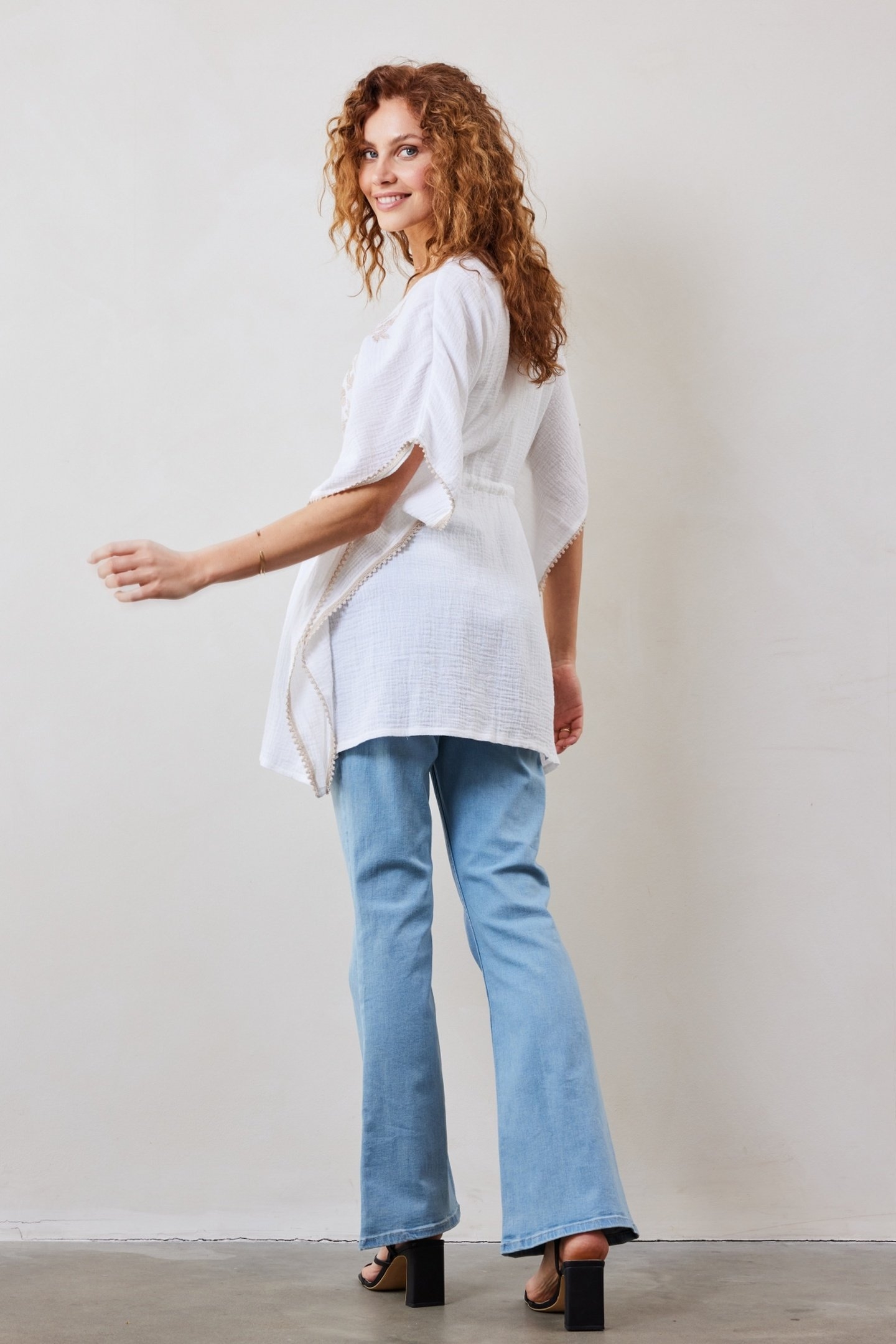 KAFTAN EMBRO IN OFFWHITE 3