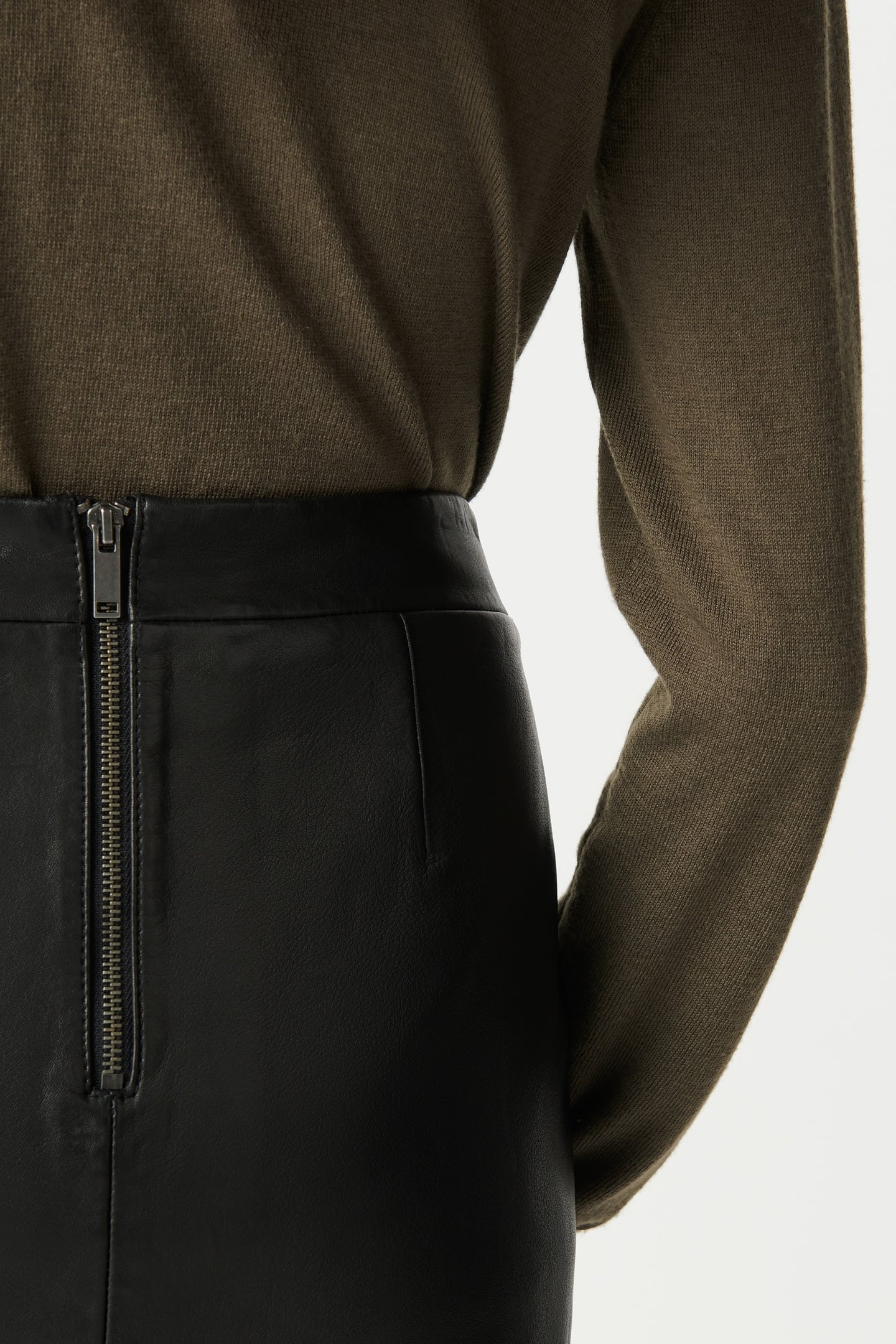 BLACK LEATHER PENCIL SKIRT WITH PRESS STUDS 6