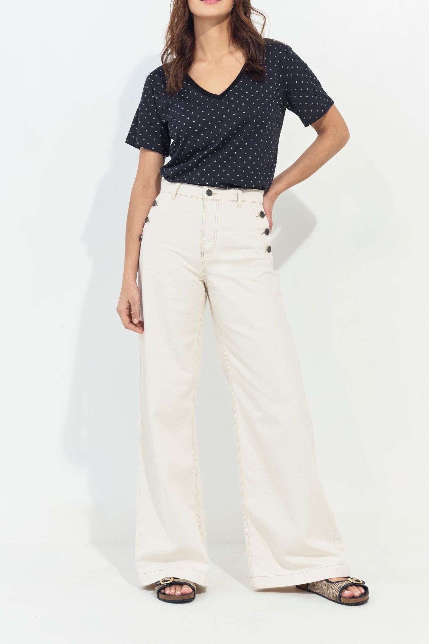 MADIAN - BLACK T-SHIRT WITH MINIMALIST ECRU SQUARE PRINT 2