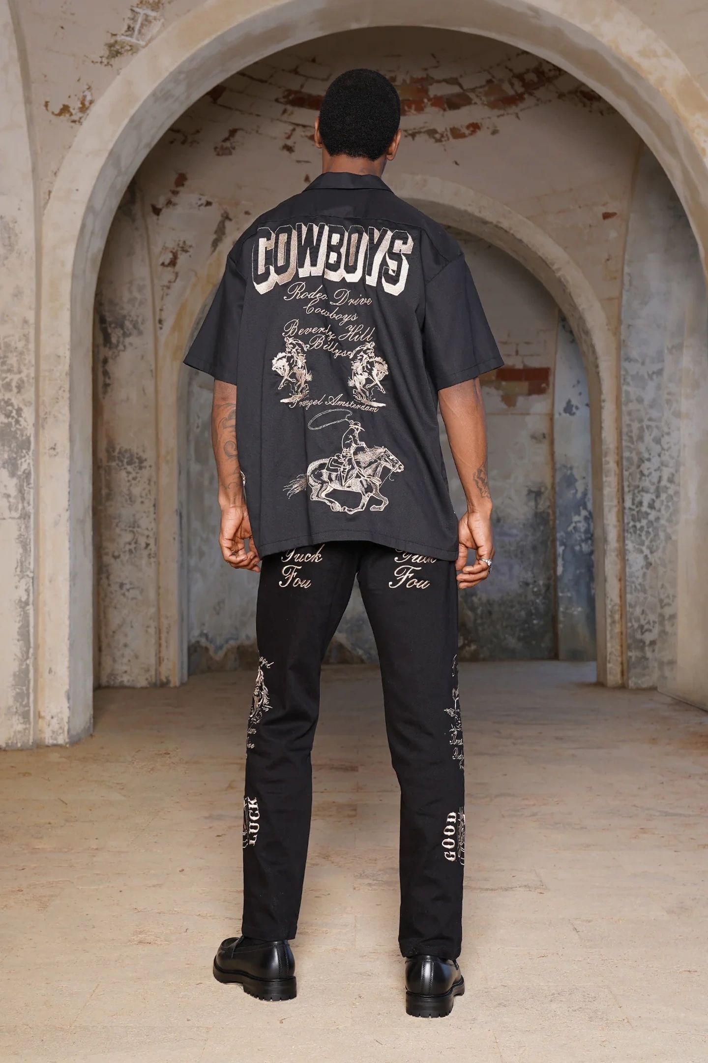 UNISEX CATTLE BLACK 2