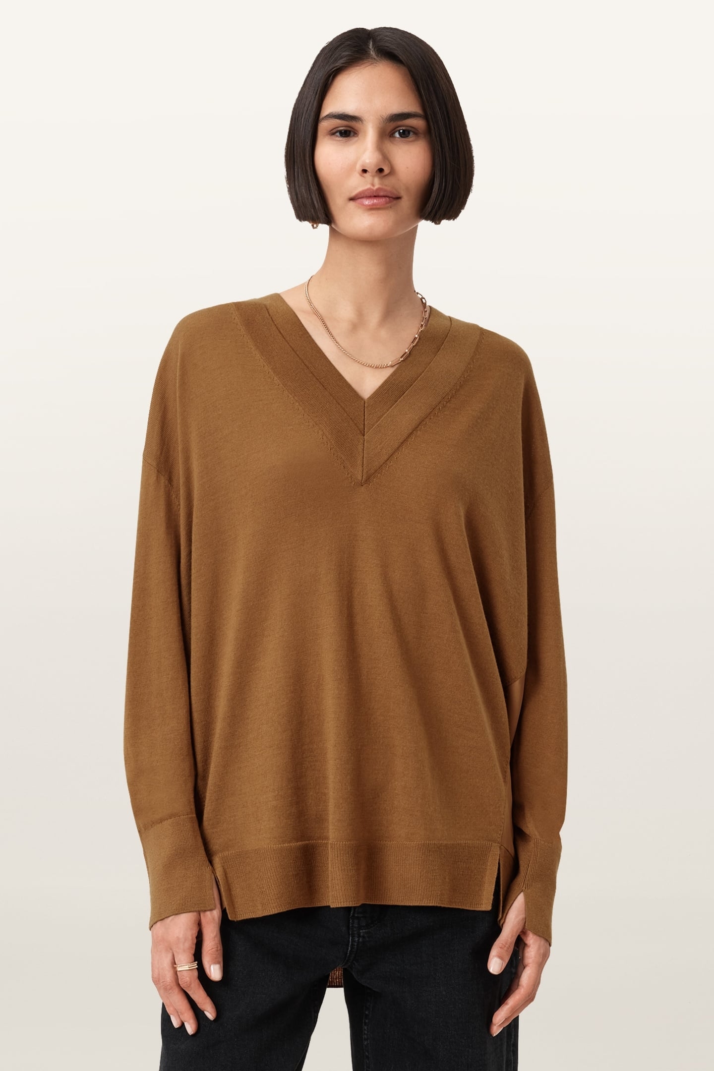 BERN PANEL V NECK CARAMEL BROWN 1