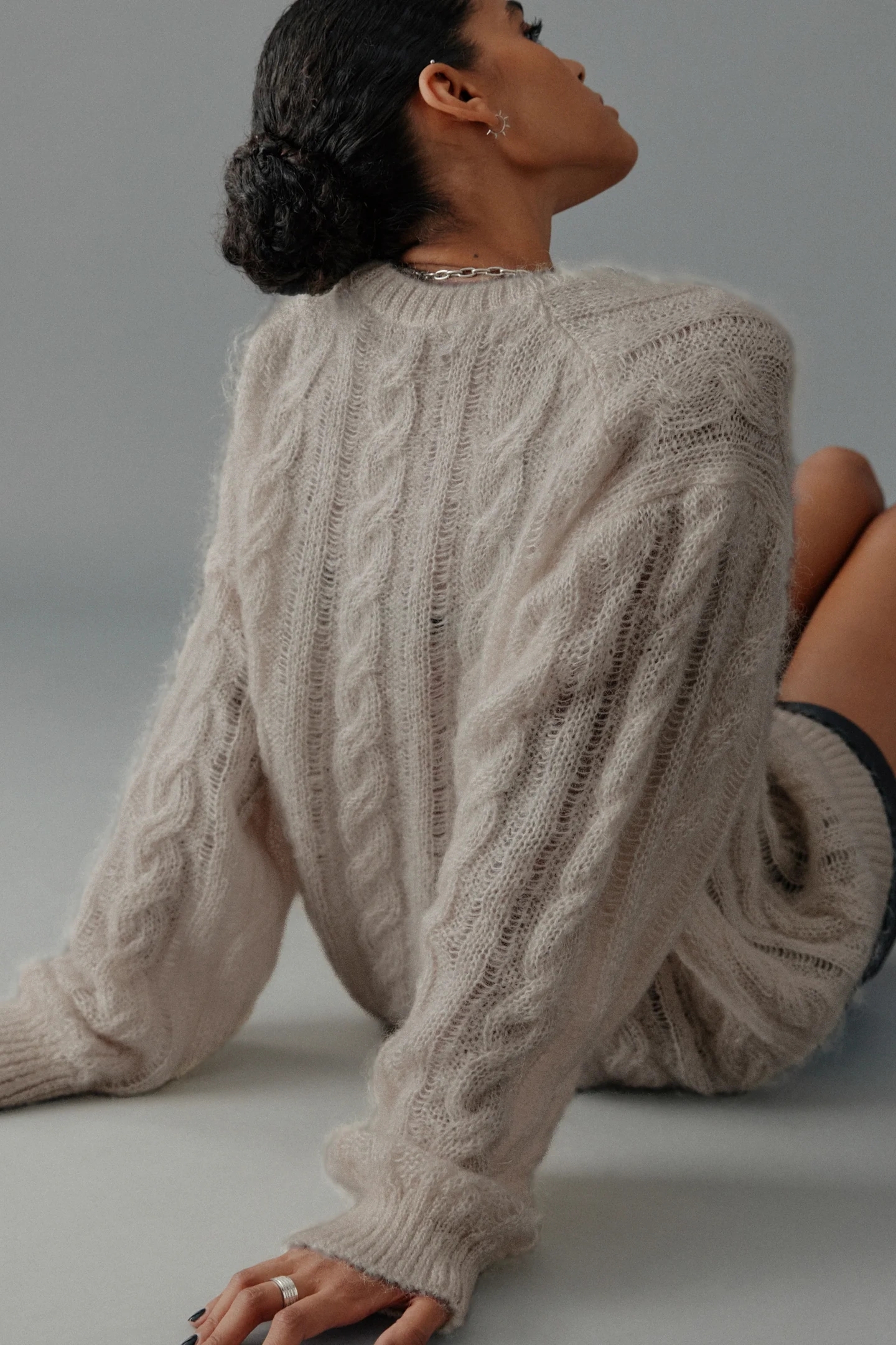 THE LIGHT OVERSIZED CABLE KNITTED SWEATER 3
