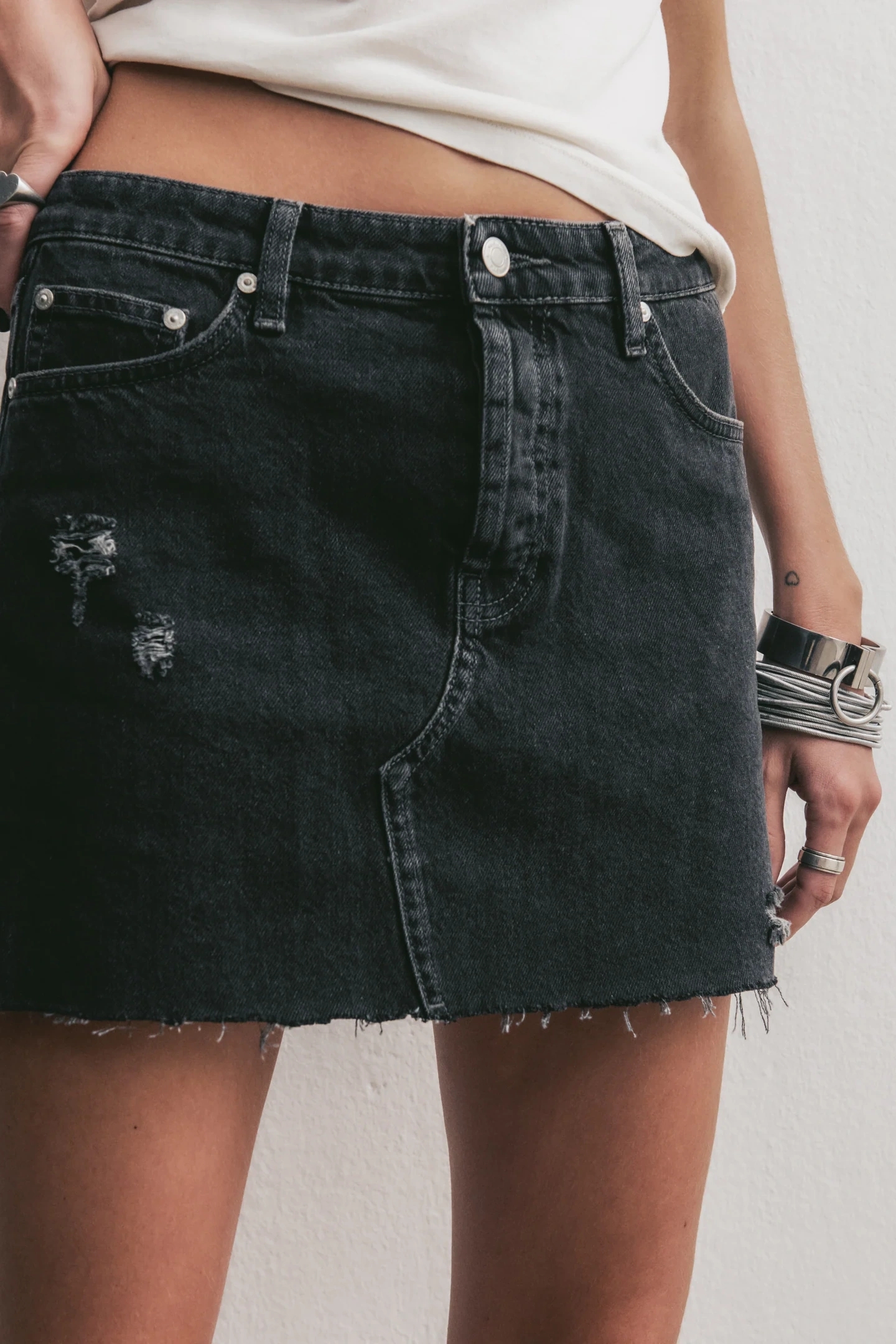 THE BLACK DENIM SKIRT 1
