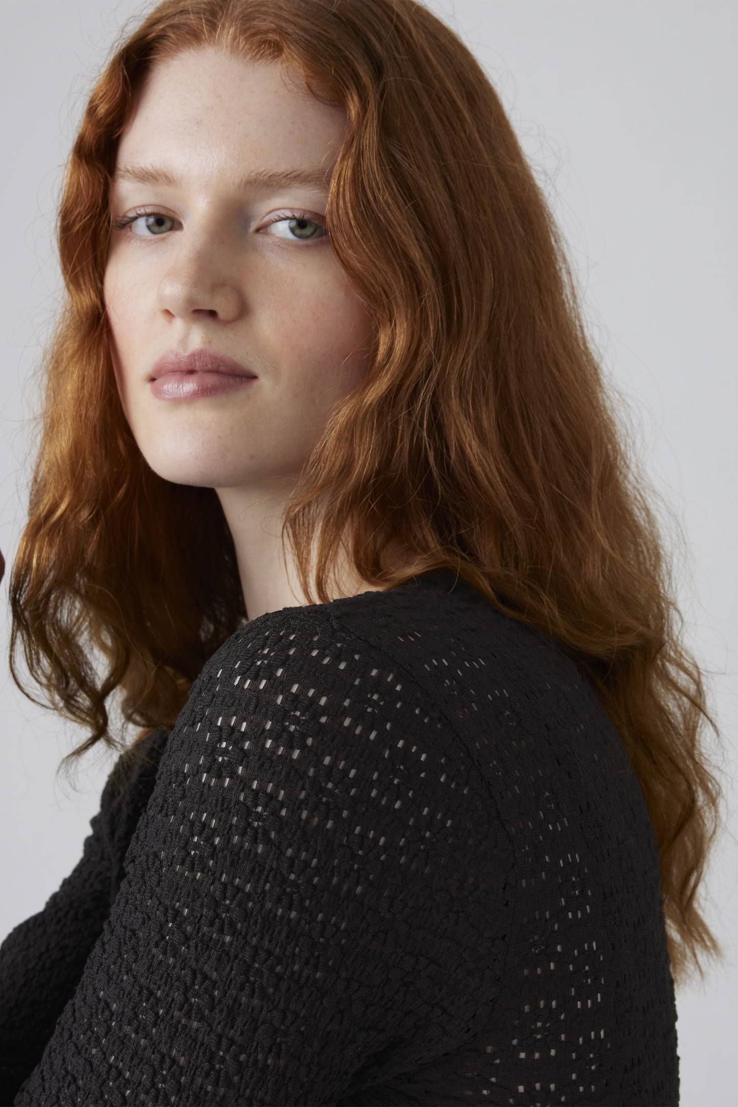 ANIKA CREWNECK TOP BLACK 7