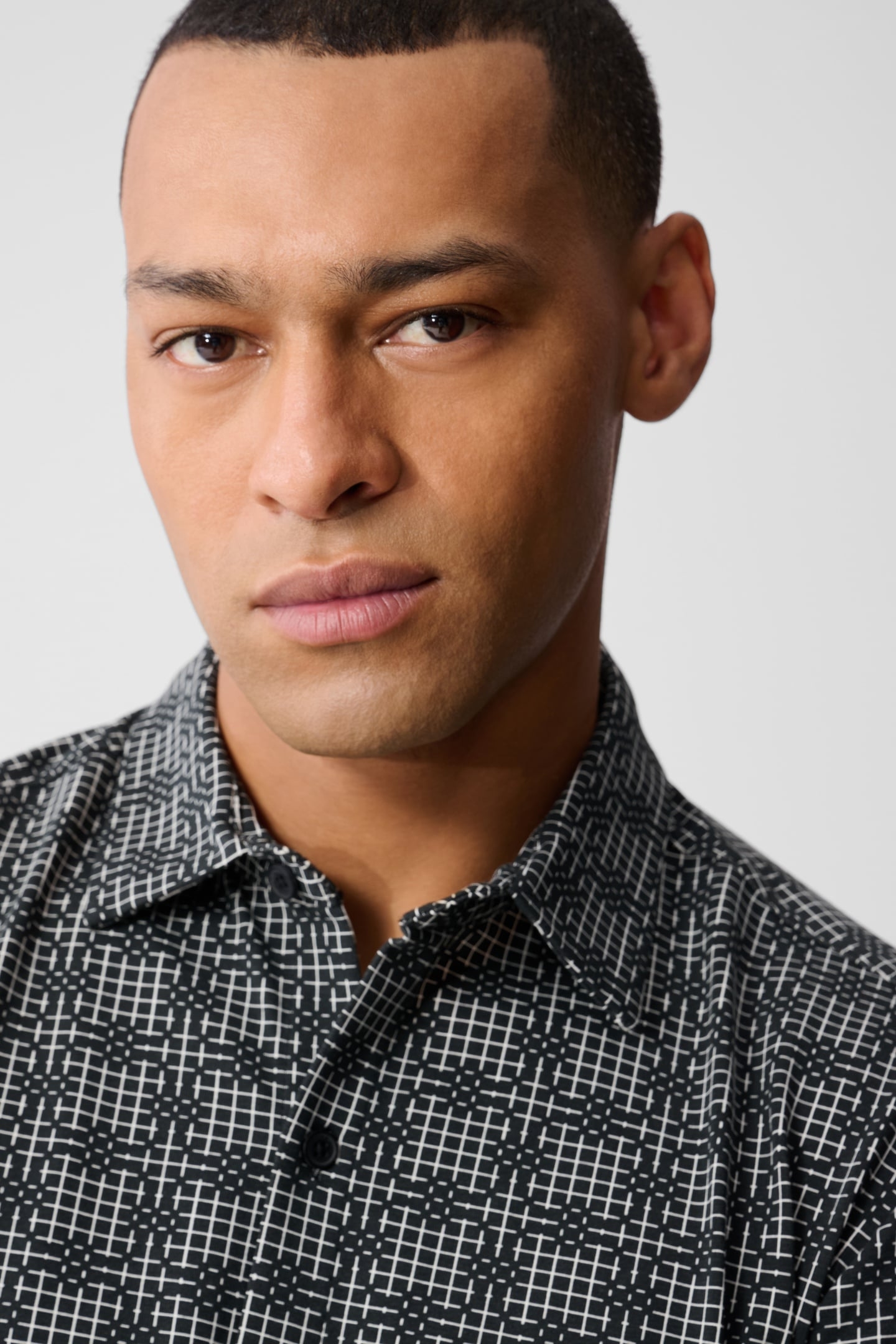 MA-SBPRINTED LOGO SHIRT BLACK 7