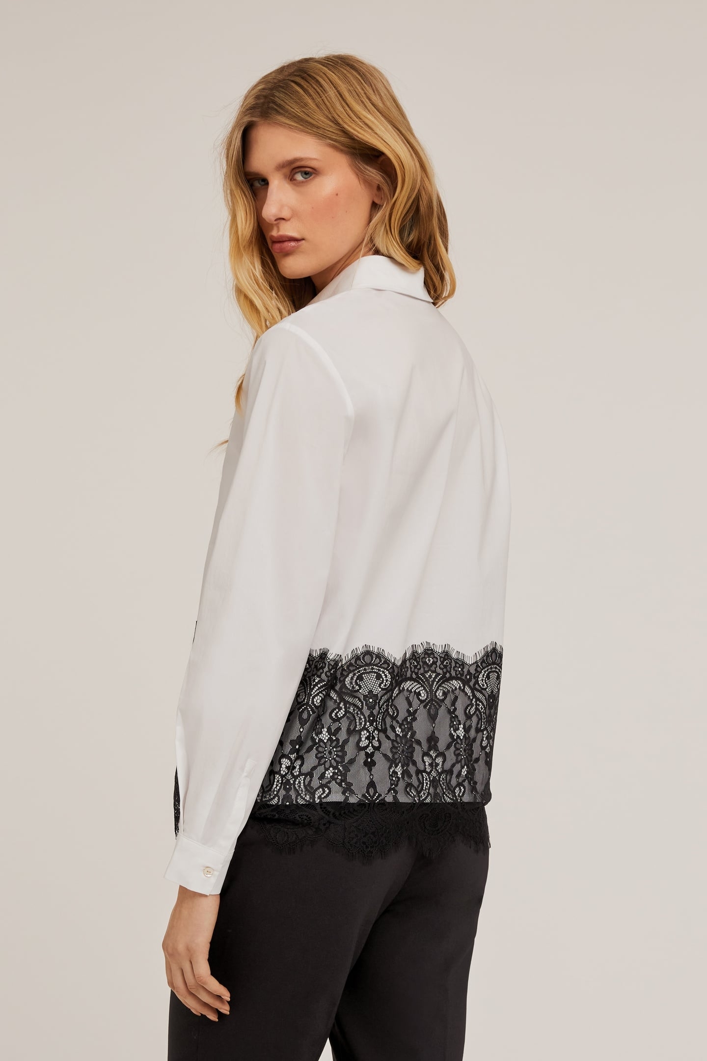 KEYHOLE SHIRT WITH LACE BAND WHITE 2