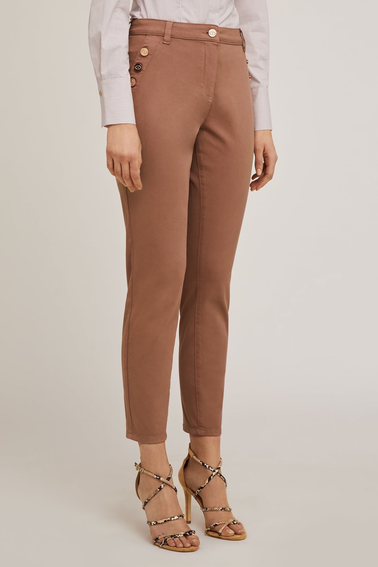 REGULAR TROUSERS WITH METAL BUTTONS BROWN 2