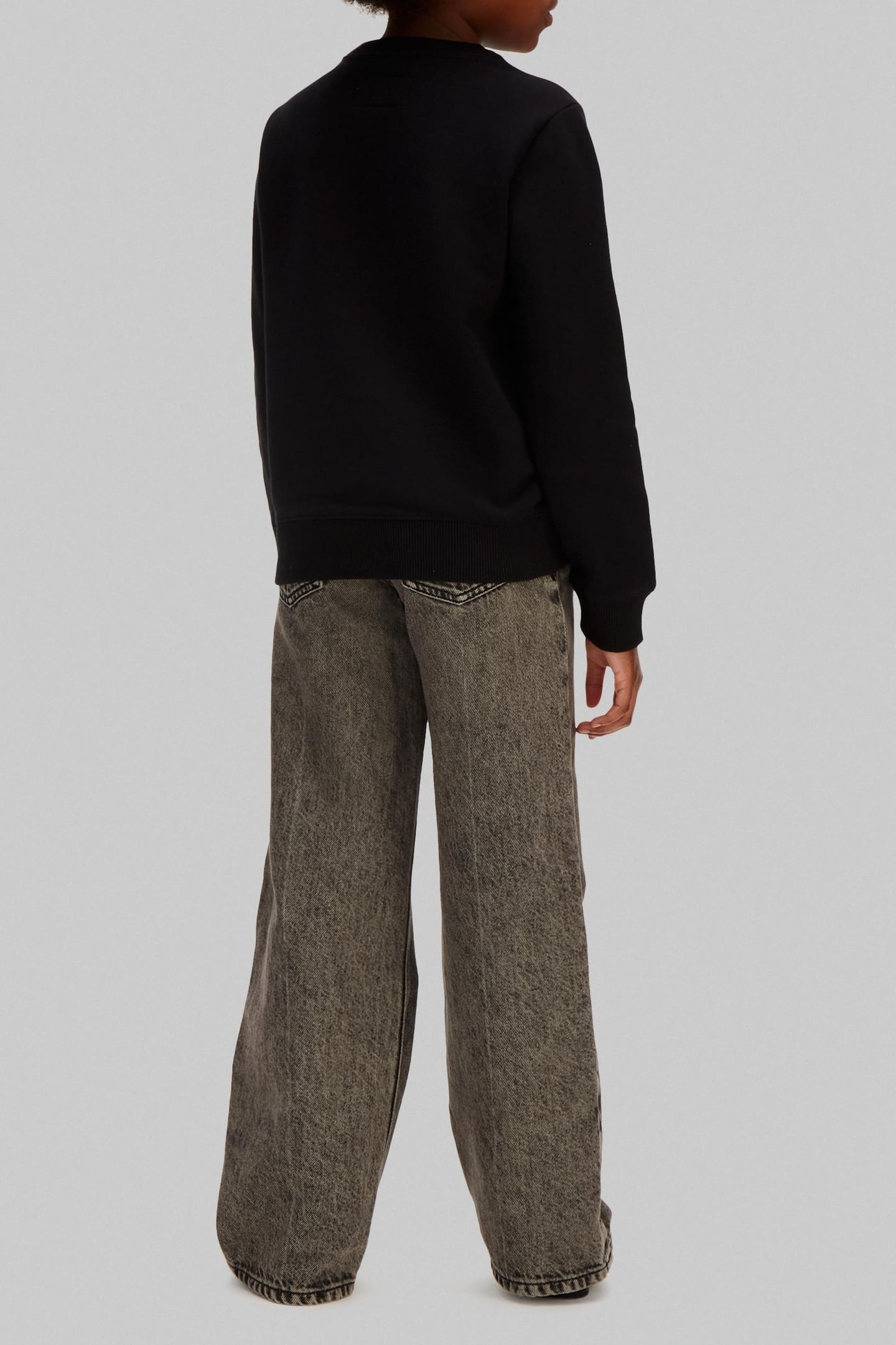 UNISEX MINI BADGE REGULAR SWEATER BLACK 4