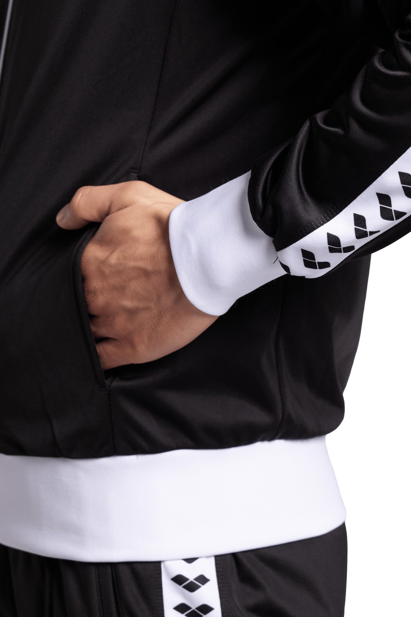 M RELAX IV TEAM JACKET BLACK-WHITE-BLACK 5