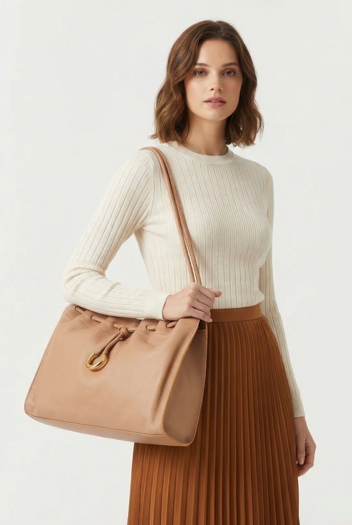 LEATHER LARGE SHOULDER BAG IN BEIGE 1