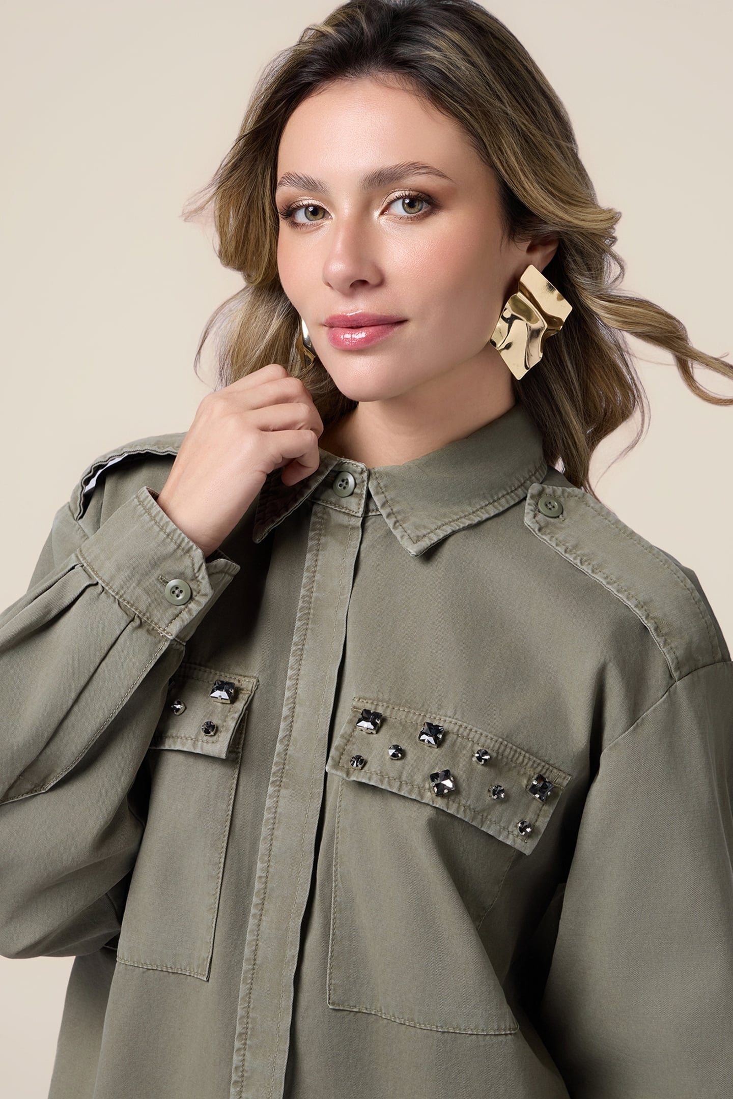 OVERSIZED SHIRT WITH APPLIQUÉS MILITARY GREEN 4