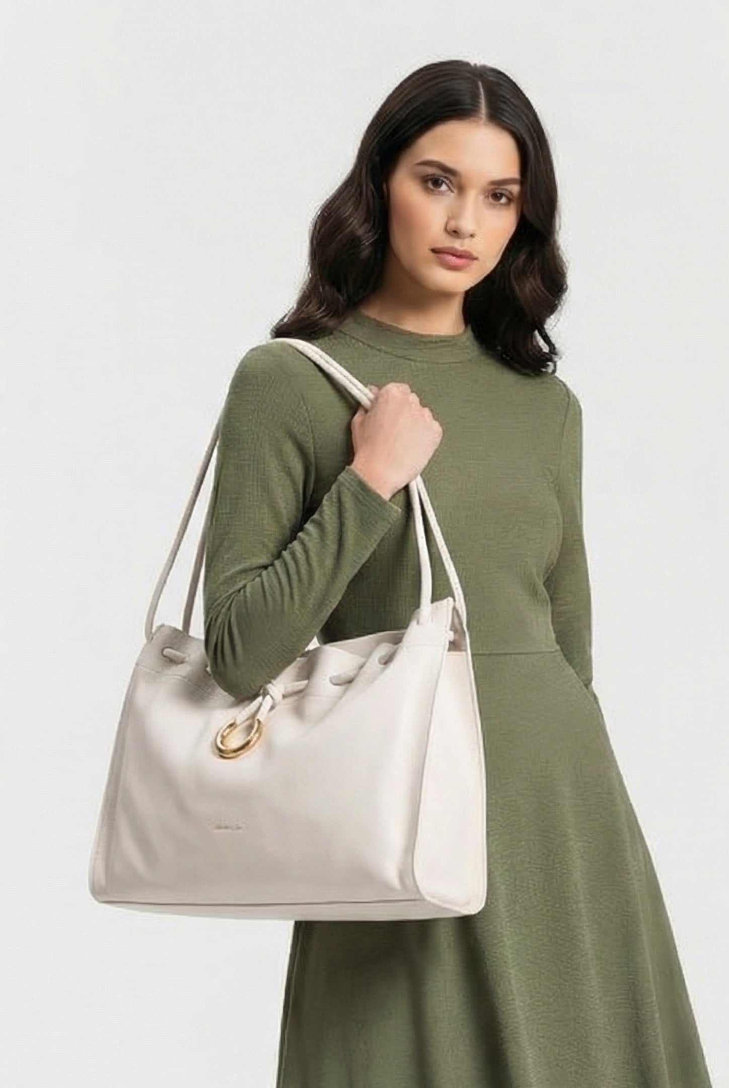 LEATHER LARGE SHOULDER BAG IN CREAM 1