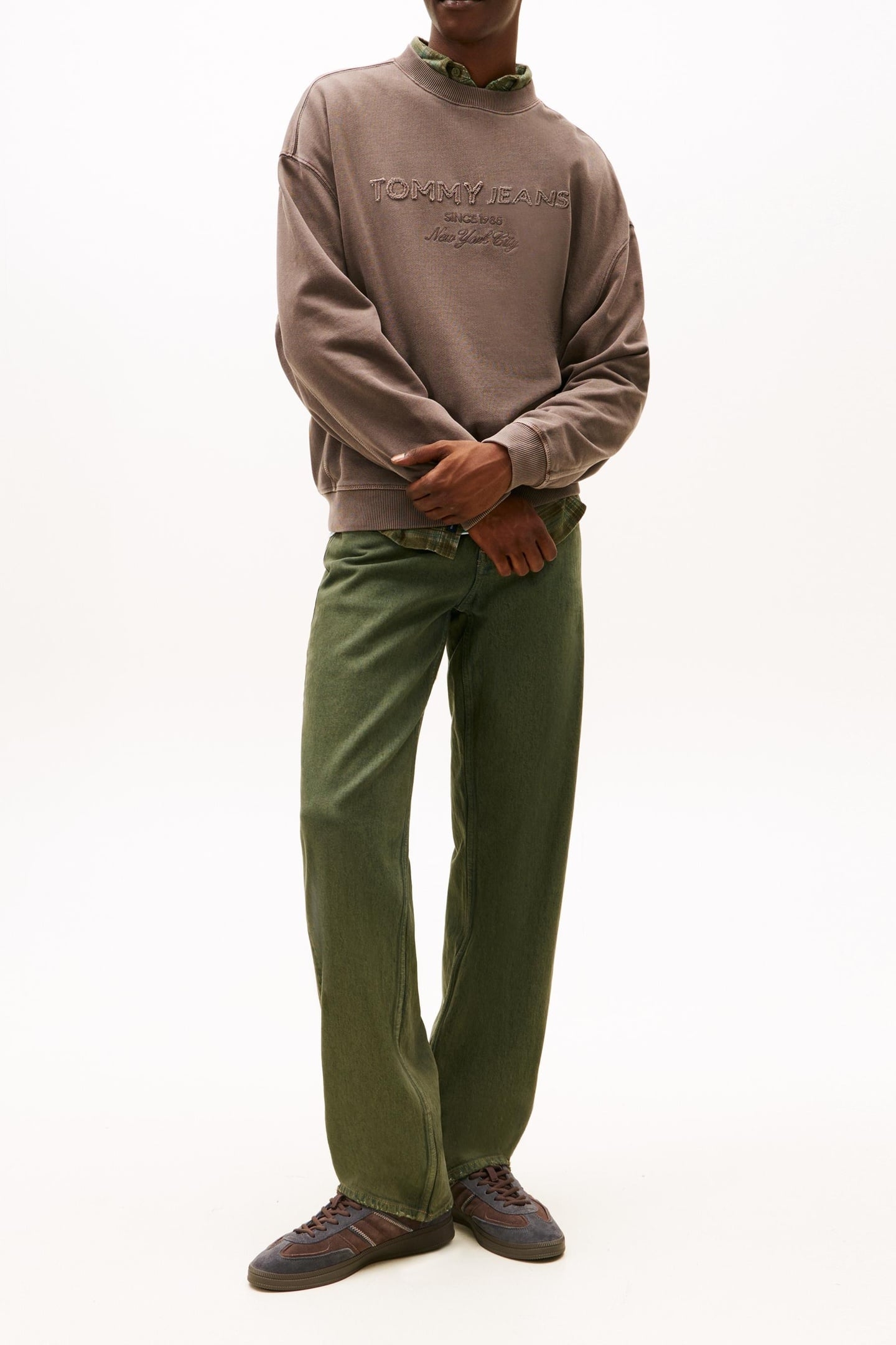 CLASSIC 90S TONAL LOGO WASHED SWEATSHIRT BLACK WALNUT 1