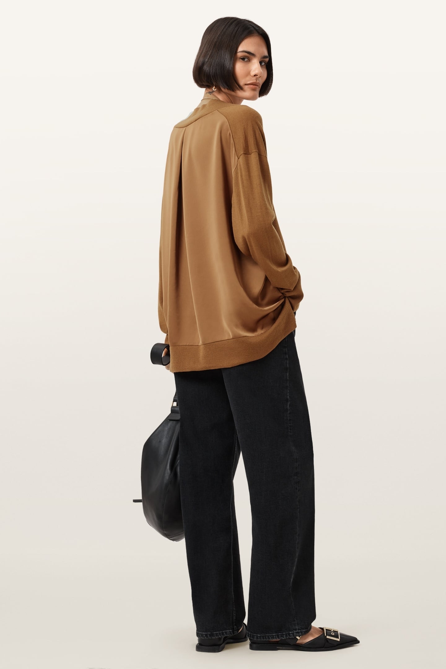 BERN PANEL V NECK CARAMEL BROWN 3