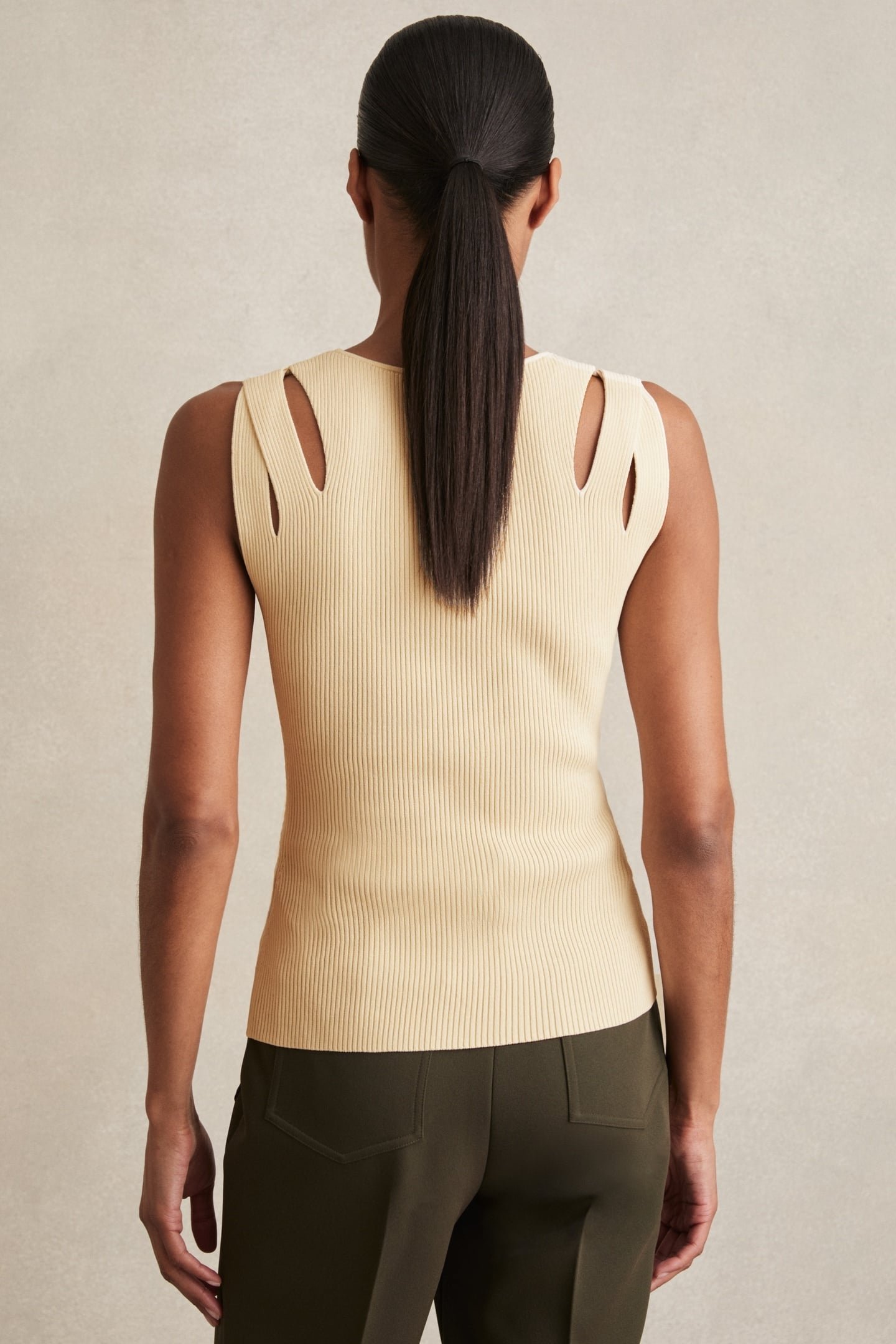 CUT OUT VEST CREAM 3