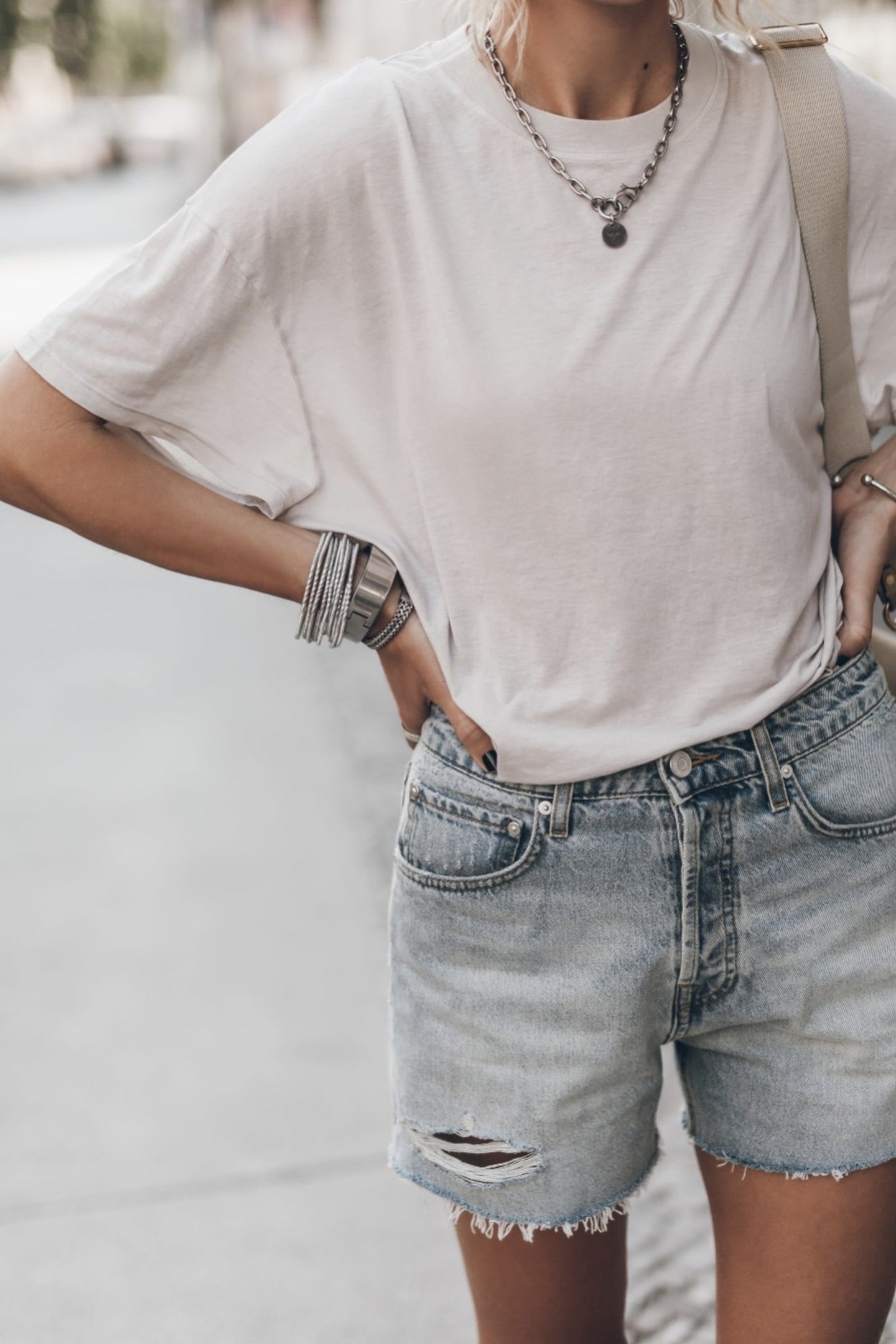 THE LIGHT BASE T-SHIRT WHITE 1