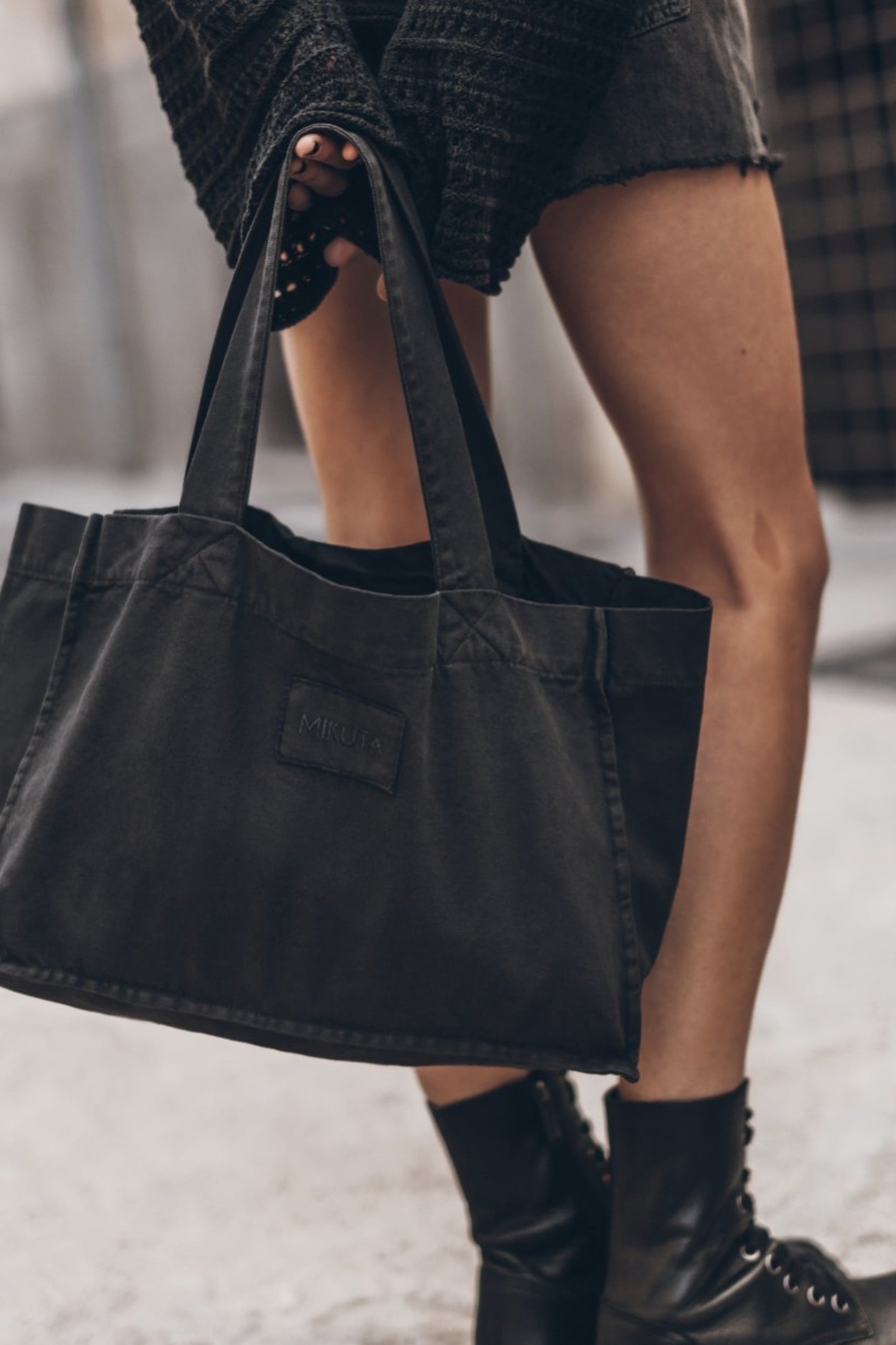 THE CHARCOAL CANVAS BAG BLACK 4