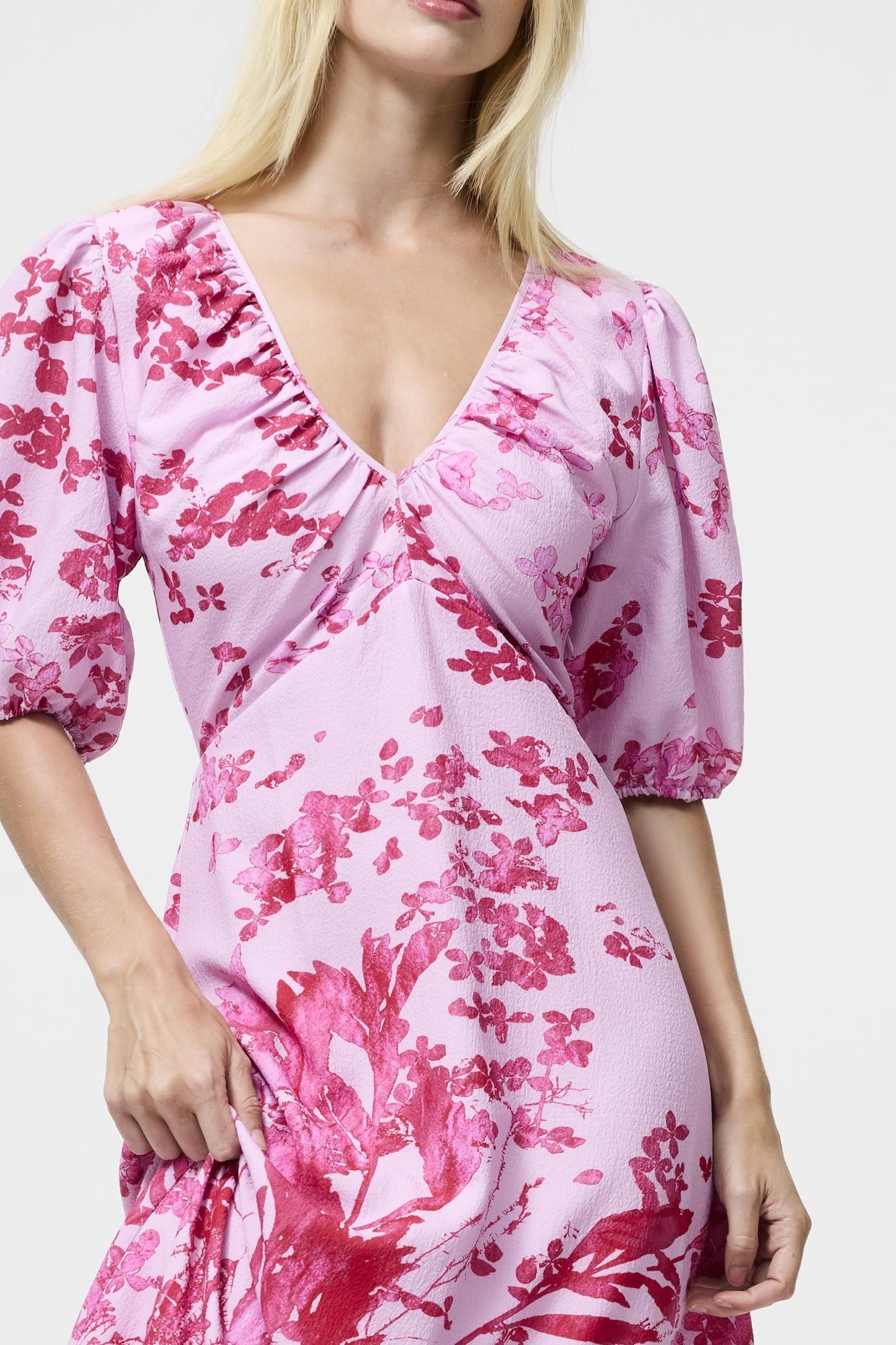 ISLA ODETTE TWIST NECK TEA DRS VIOLET PINK MULTI 2