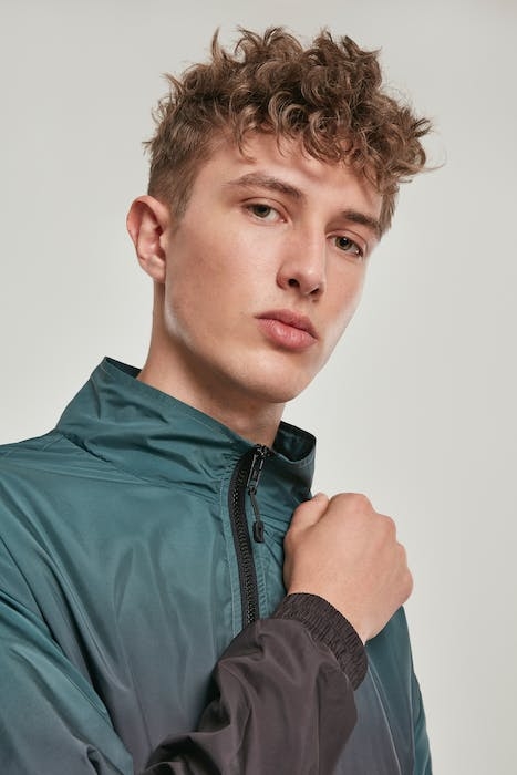 GRADIENT PULL OVER JACKET BLACK/BOTTLEGREEN 7