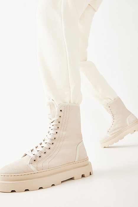 MONRO MILEY (L) DESERT NUBUCK 2