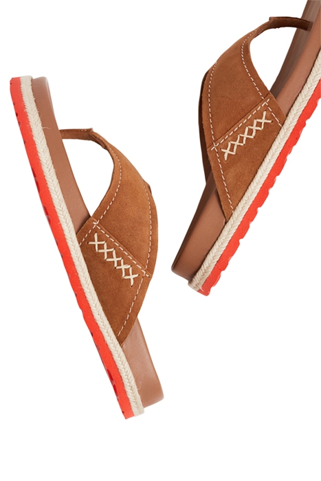 TOE THONG FOOTBED MID TAN 3