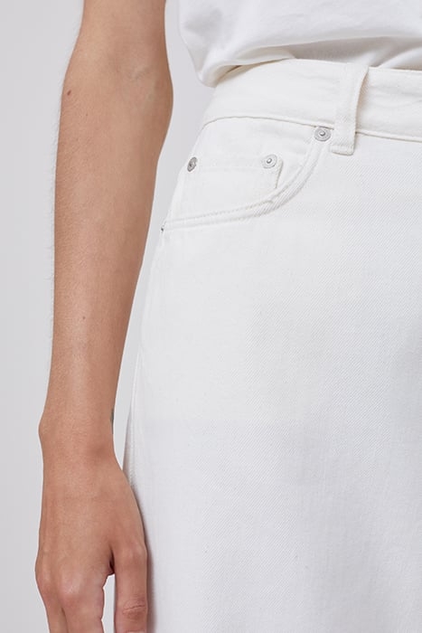 WOMEN STRAIGHT LEG SHORTS CREME 6