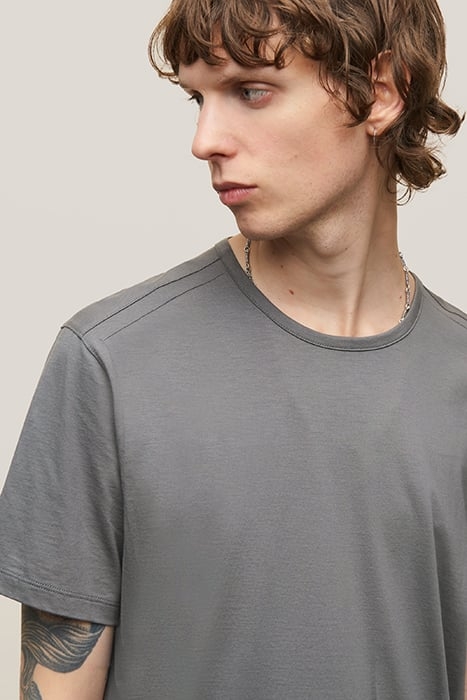 SABINE REGULAR FIT SS CREW WITH DART DET SEAL GREY 3