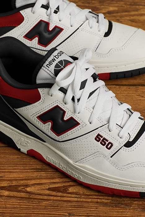 BB550STR SNEAKERS IN WHITE BLACK AND RED 7