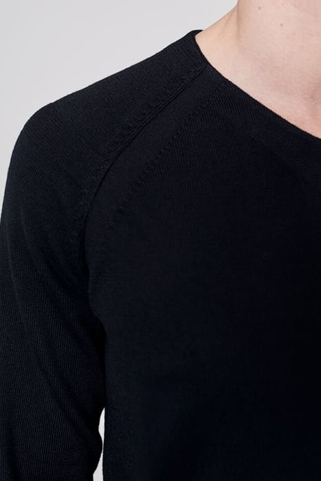 BLACK V-NECK JUMPER 5