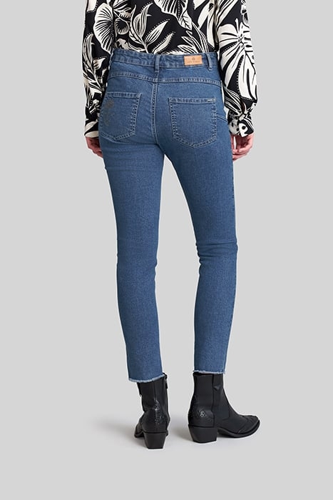 SUMMER BLUE WATERLESS SCULPT UP SLIM JEANS 2