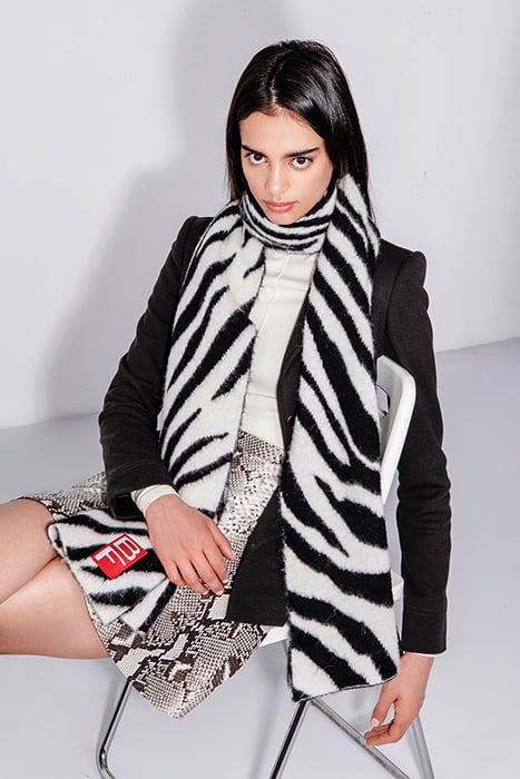 ZEBRA SCARF BW ALPACA BW 2