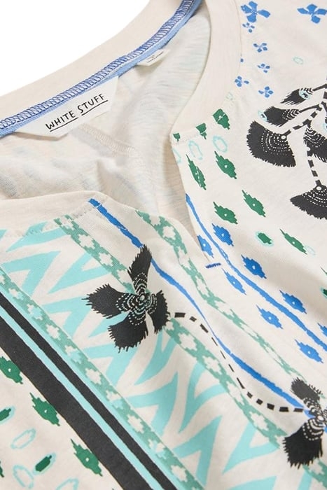 NELLY NOTCH NECK TEE WHITE PRINT 4