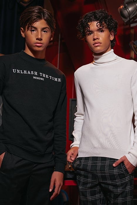 JASE TURTLENECK OFF WHITE 4