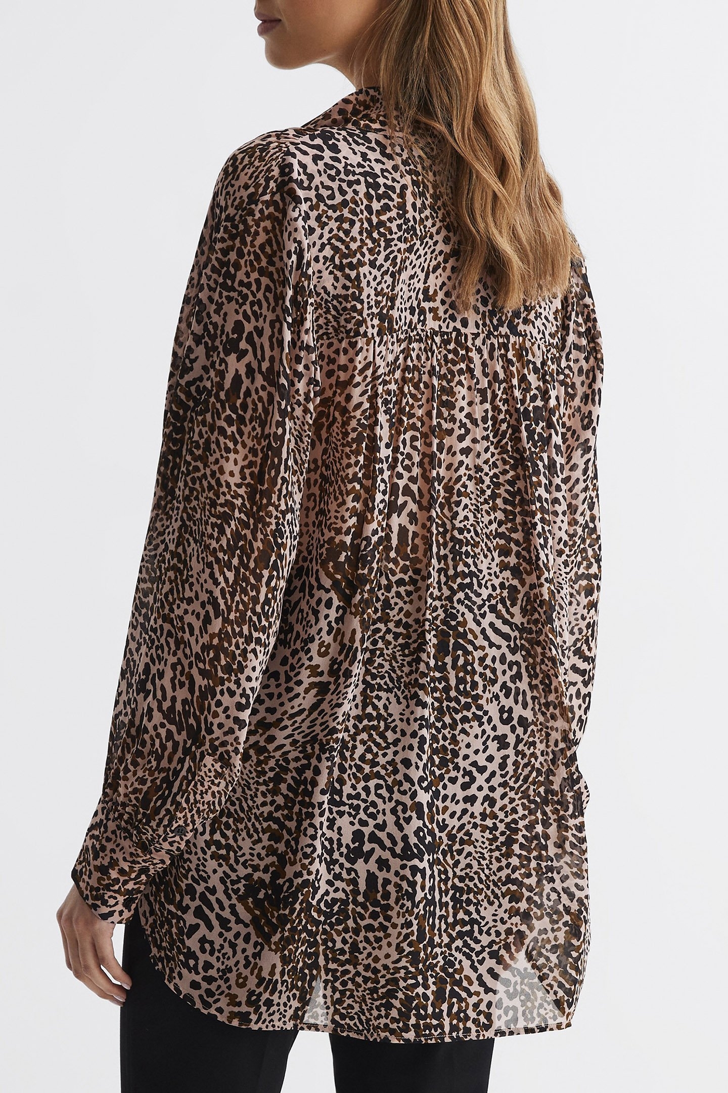 TORA-ANIMAL PRINT NECK TO BROWN 2