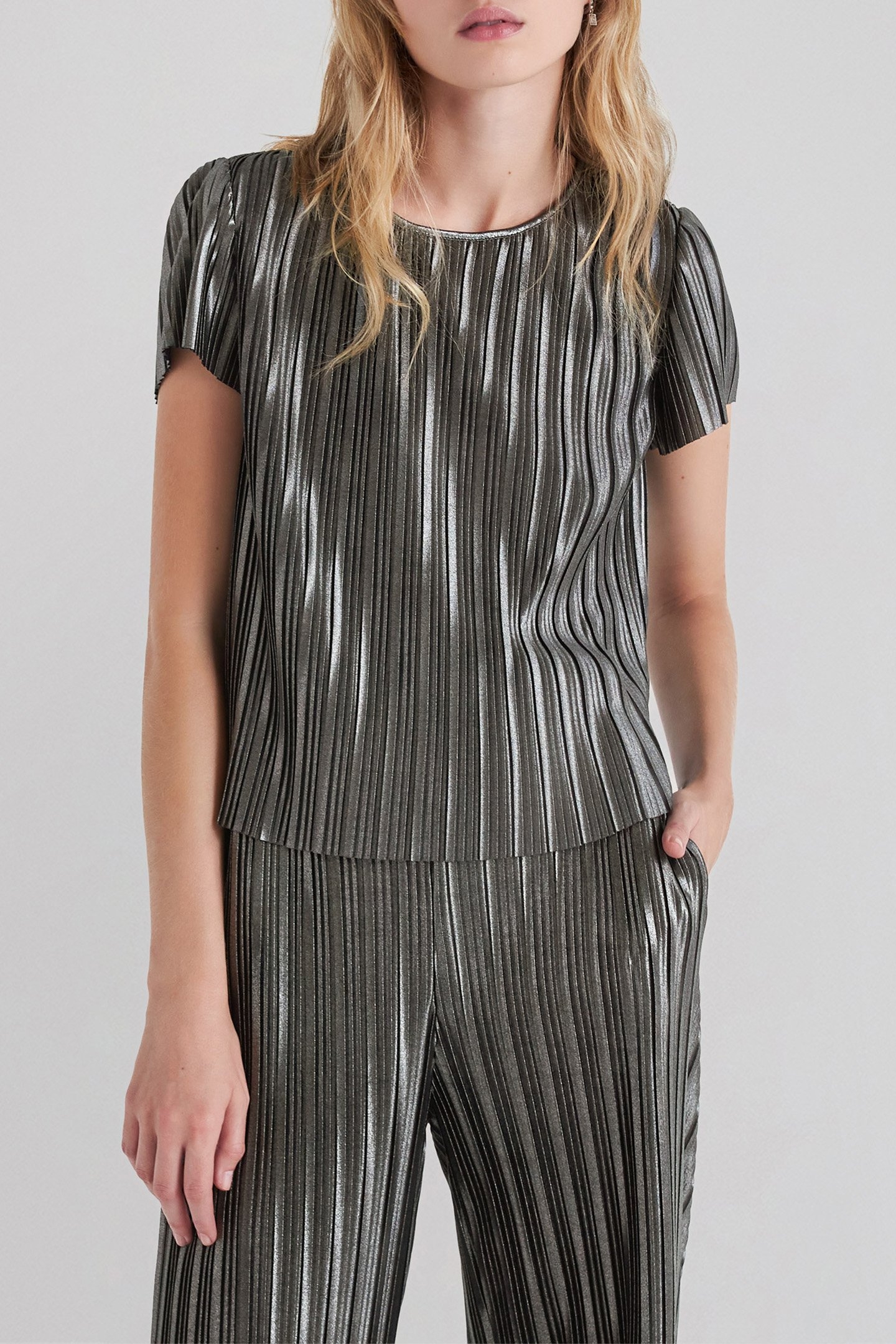 SILVER PLEATED LOOSE TOP 1