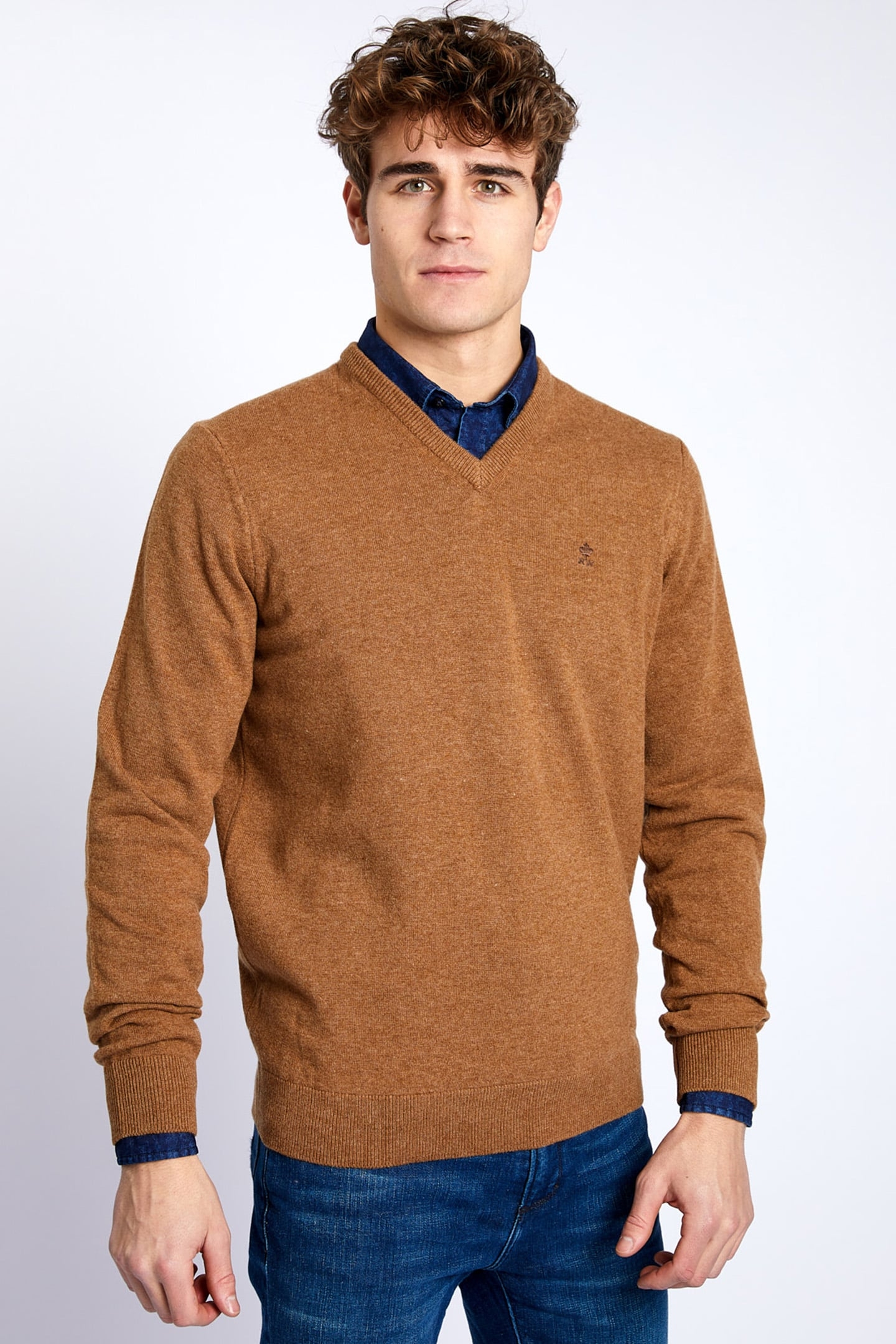 BASIC V-NECK PULLOVER IN BROWN 1