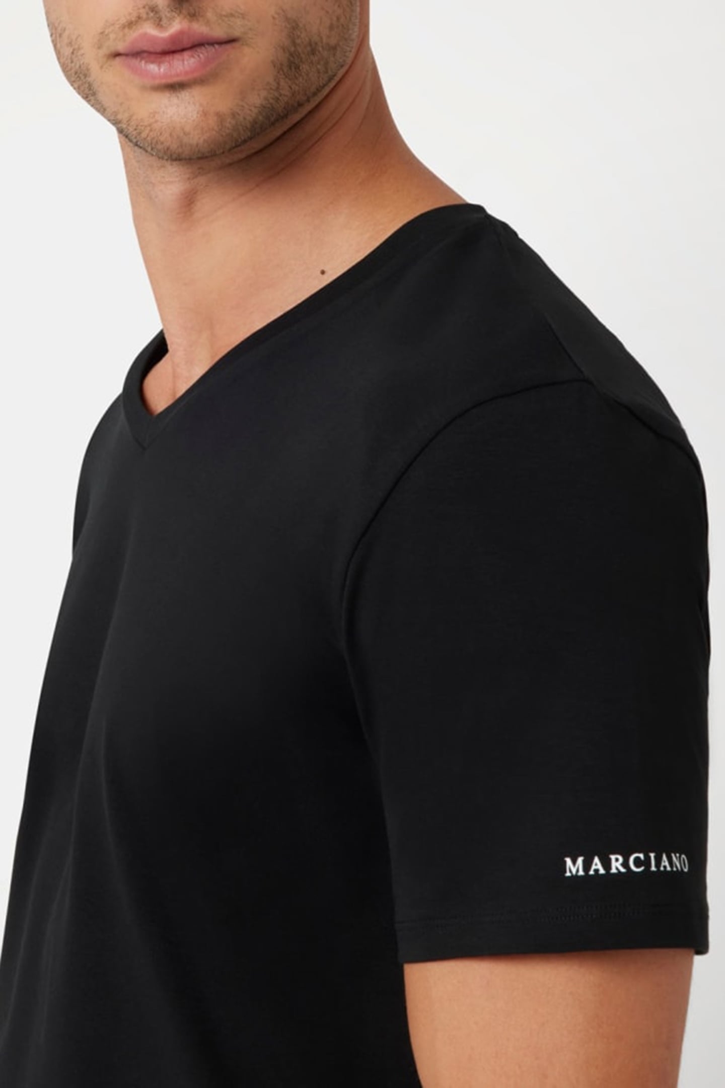 MARCIANO BY GUESS JERRY SS VN T-SHIRT JET BLACK 6