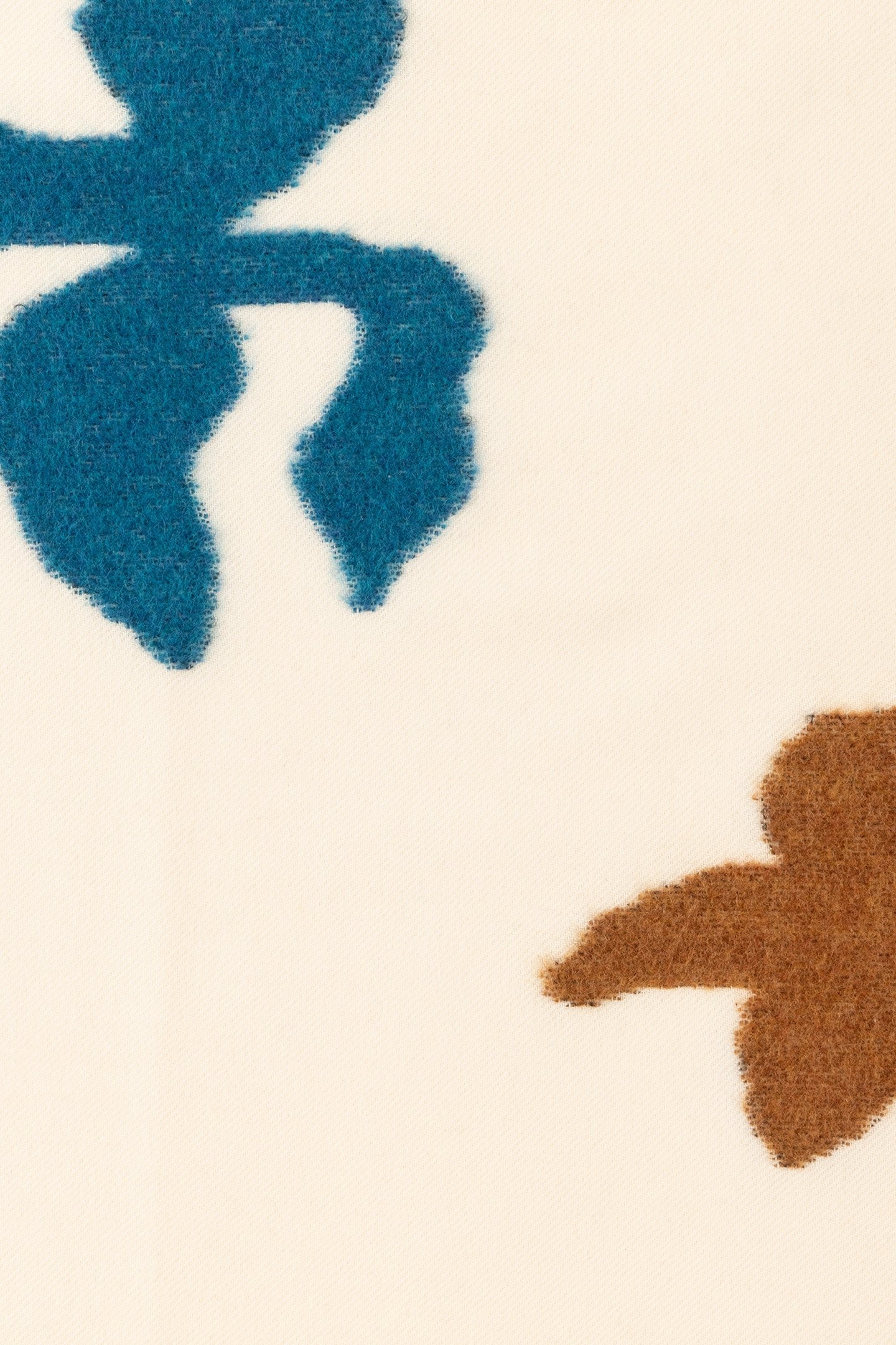 WOMEN SCARF IRIS FUZZY OFF WHITE 3